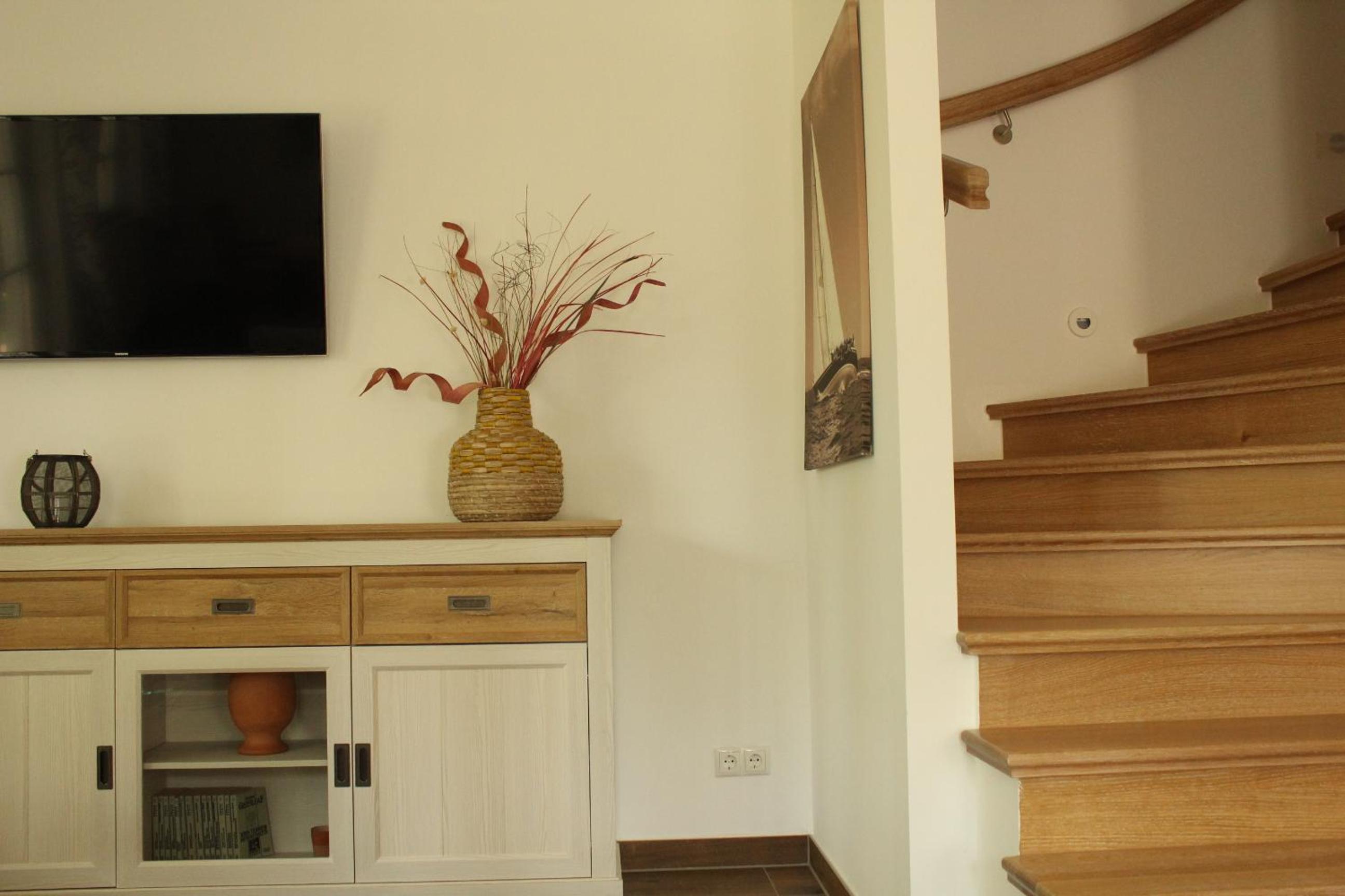 Three-Bedroom House photo 3