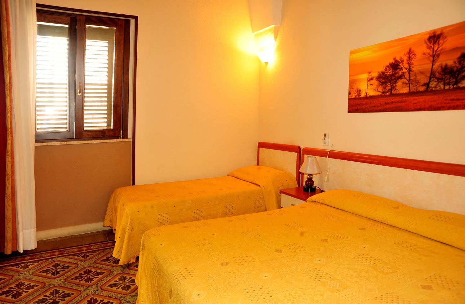 Double or Twin Room with Private Bathroom photo 2