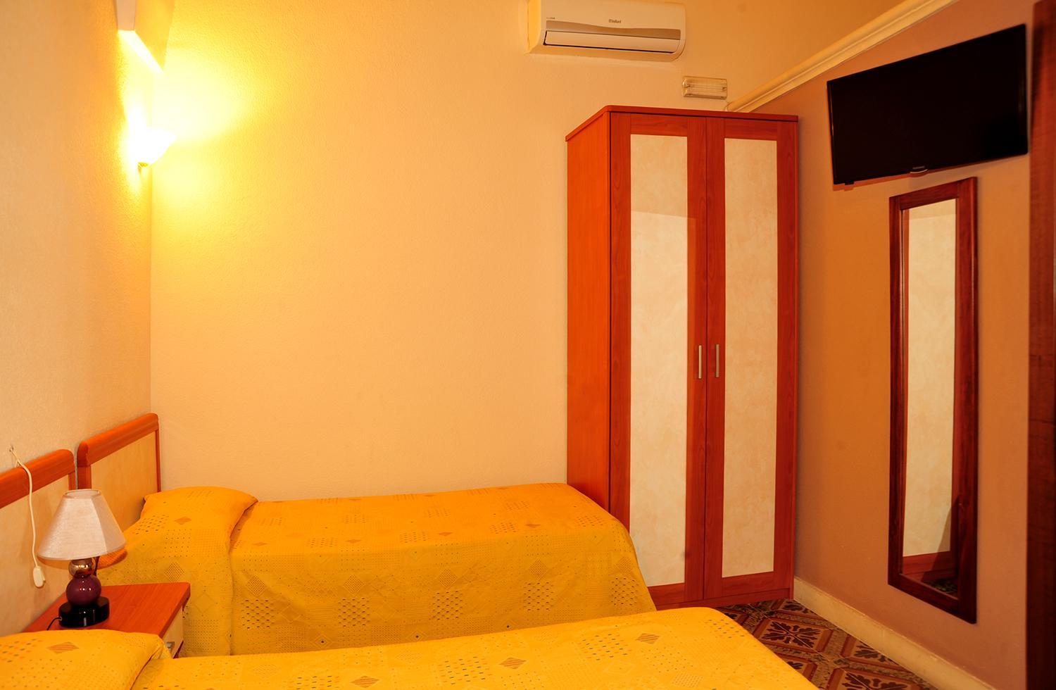 Double or Twin Room with Private Bathroom photo 1