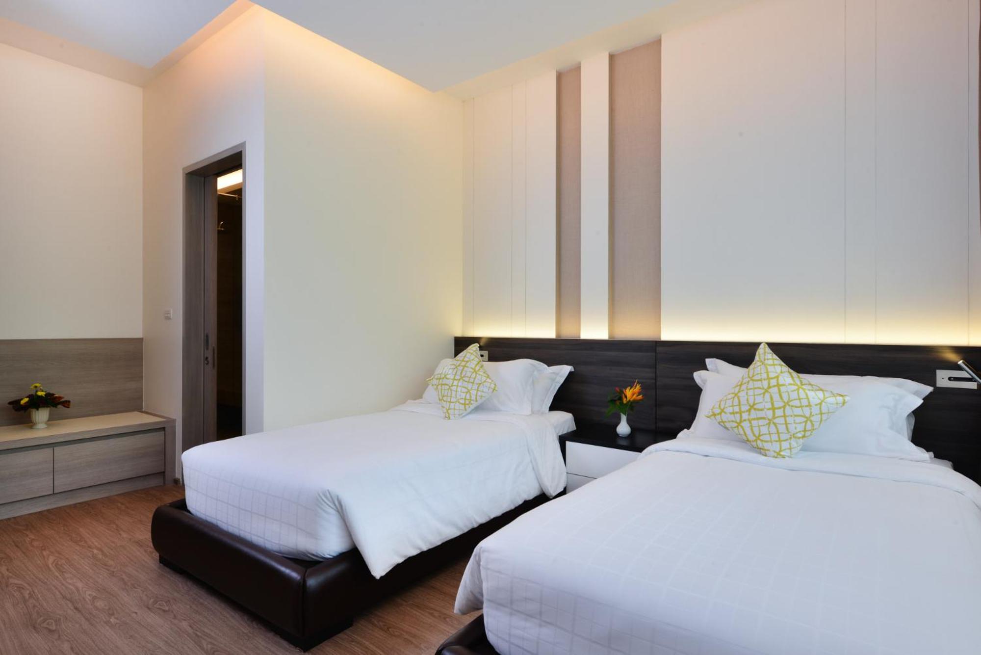Two-Bedroom Suite with Golf View - Photo 7