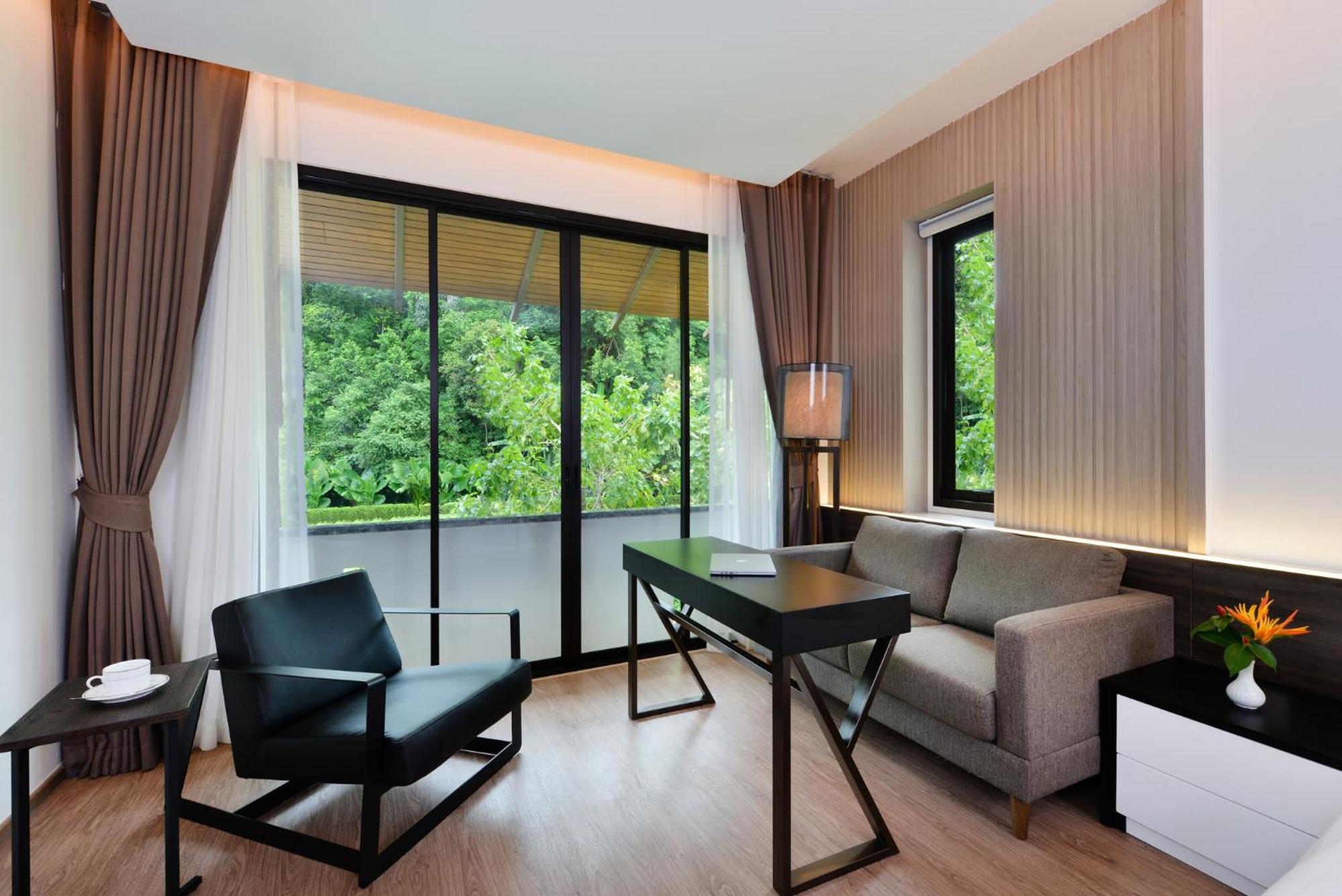 Two-Bedroom Suite with Golf View - Photo 4