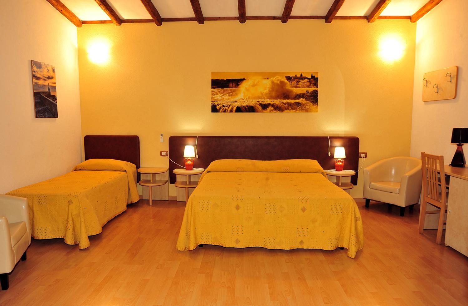Triple Room with Private Bathroom photo 2