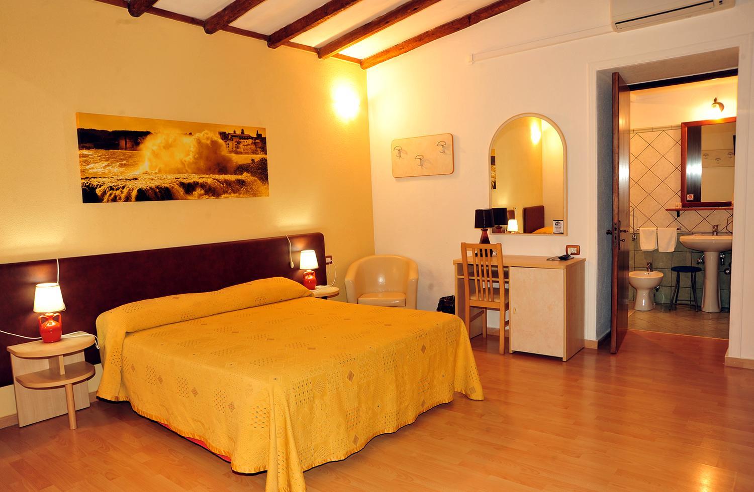 Triple Room with Private Bathroom photo 1
