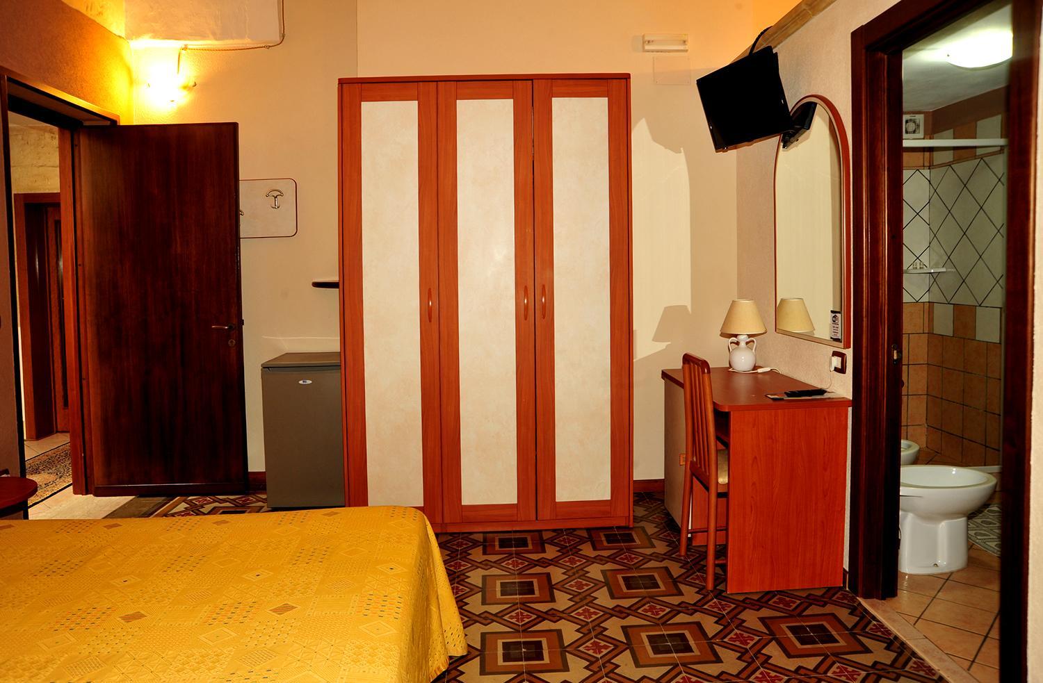 Double or Twin Room with Private Bathroom photo 1