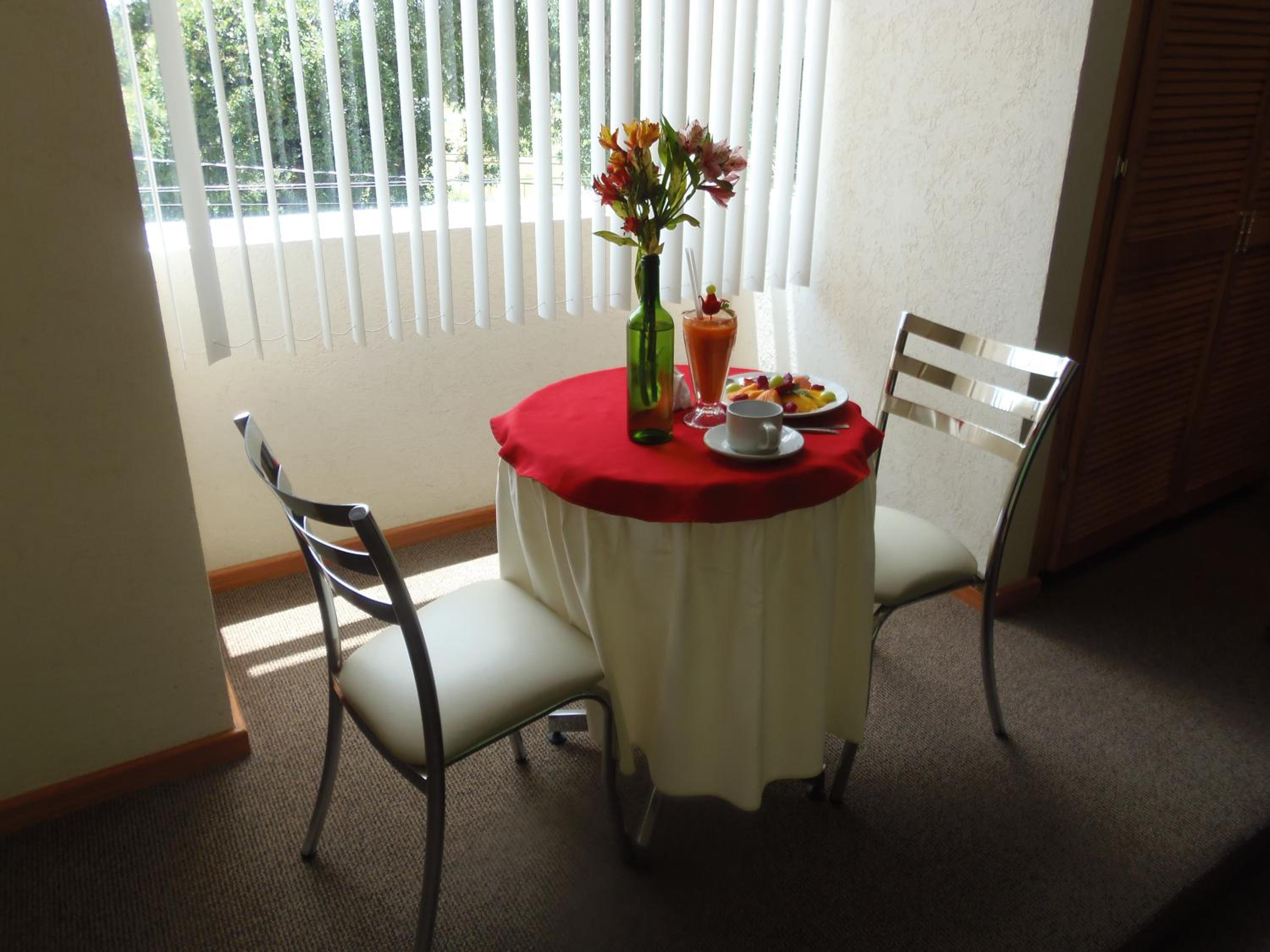 Standard King Room - Photo 9