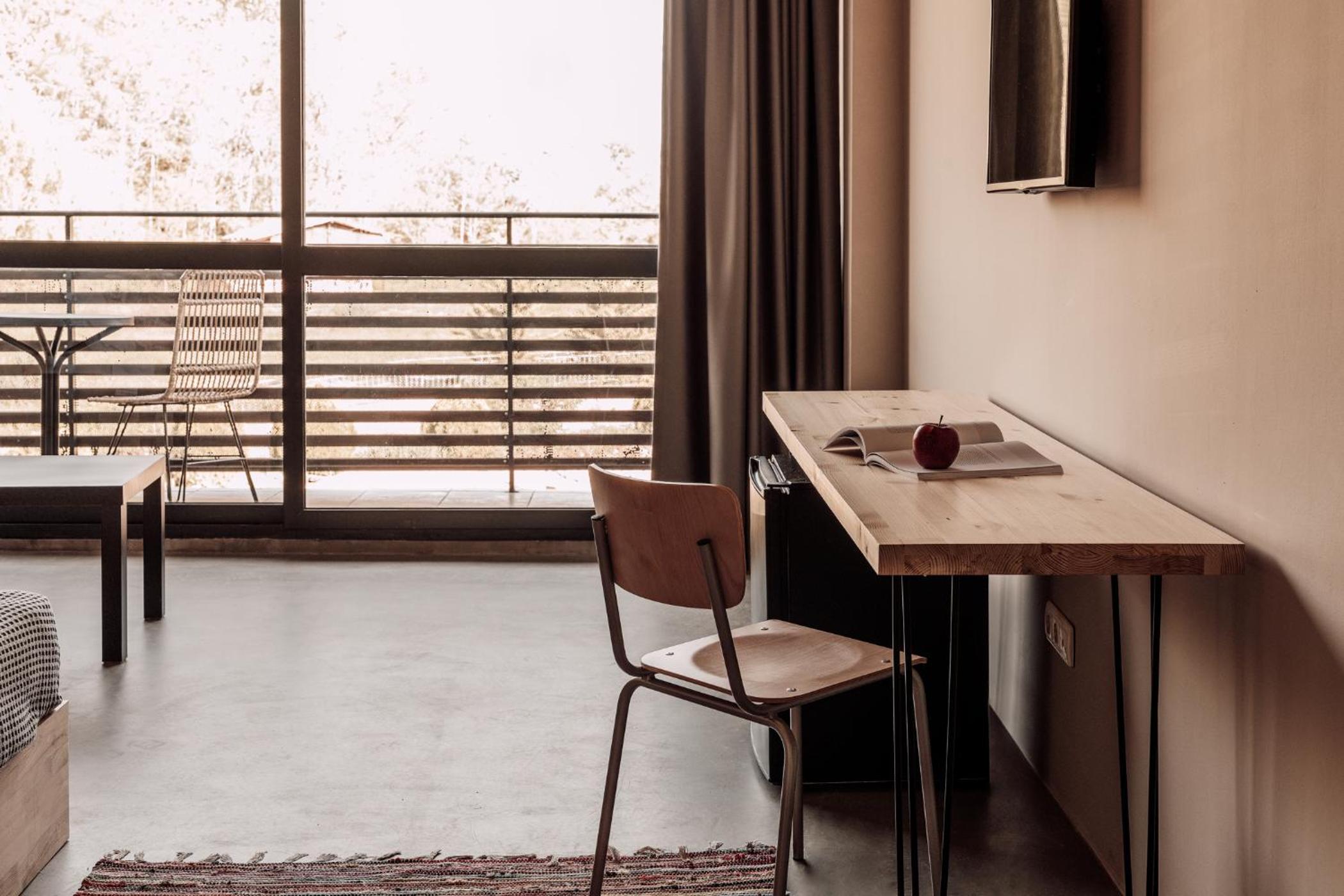Apartment with Balcony photo 3