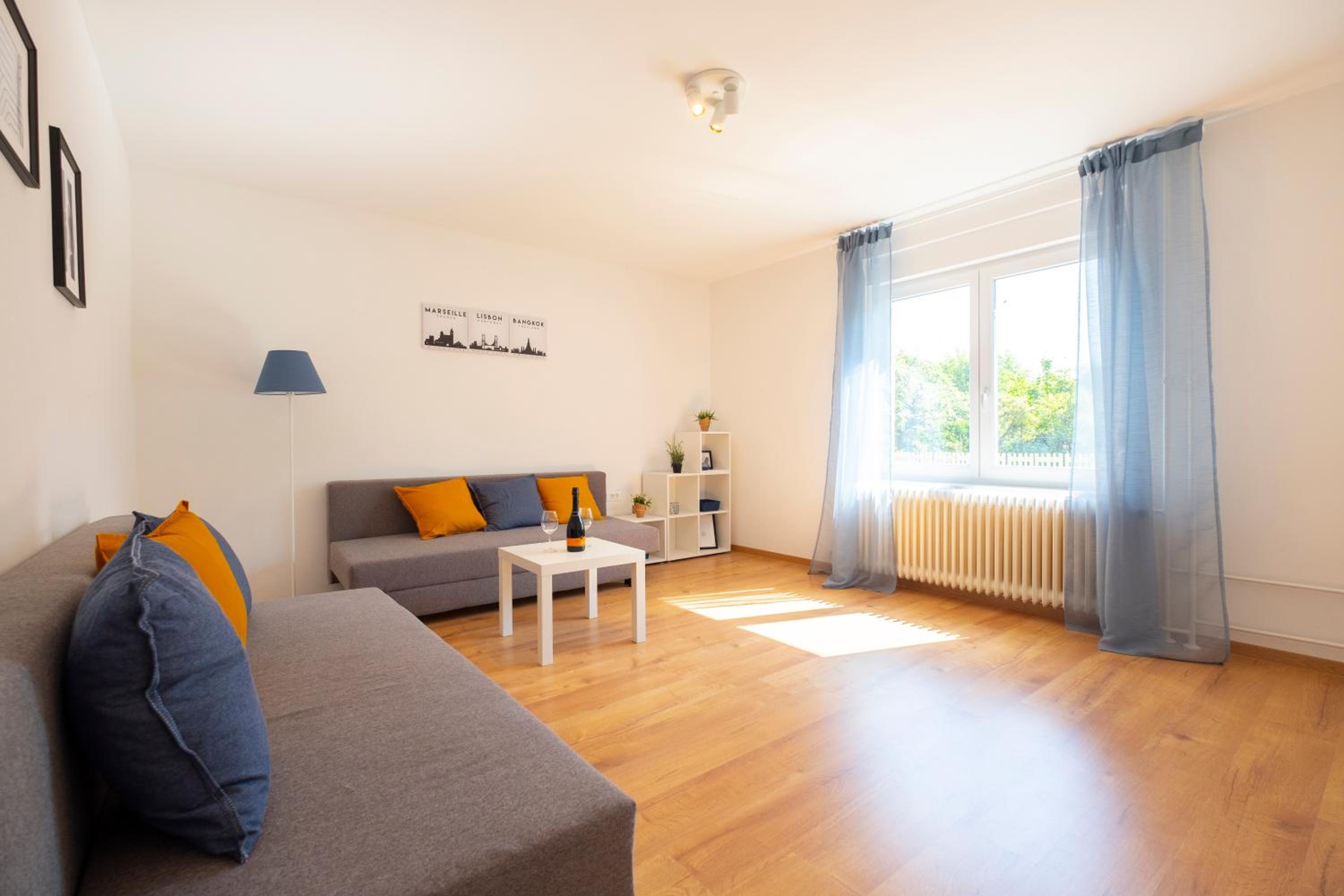 One-Bedroom Apartment - Photo 1