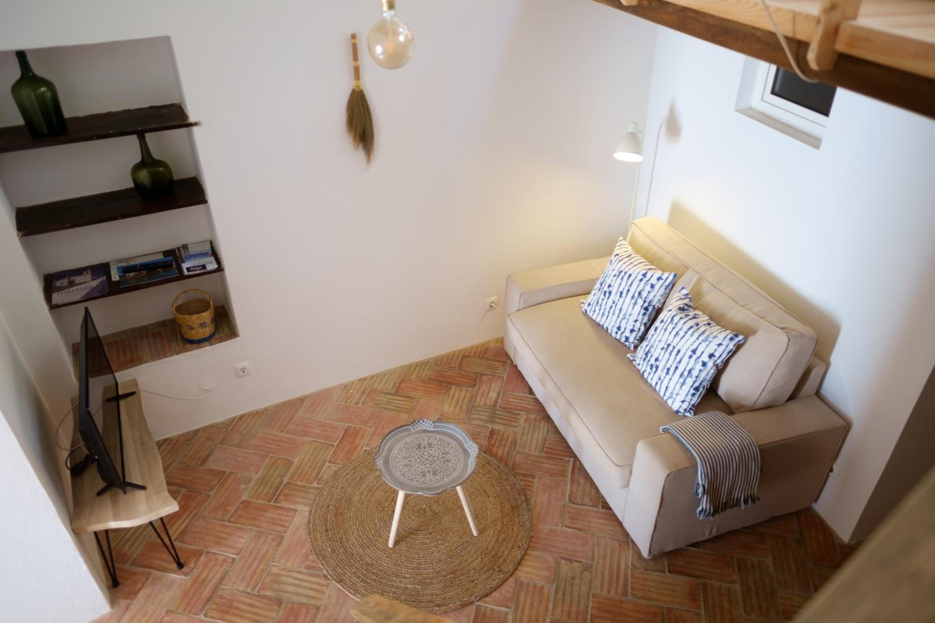 One-Bedroom Apartment - Photo 7