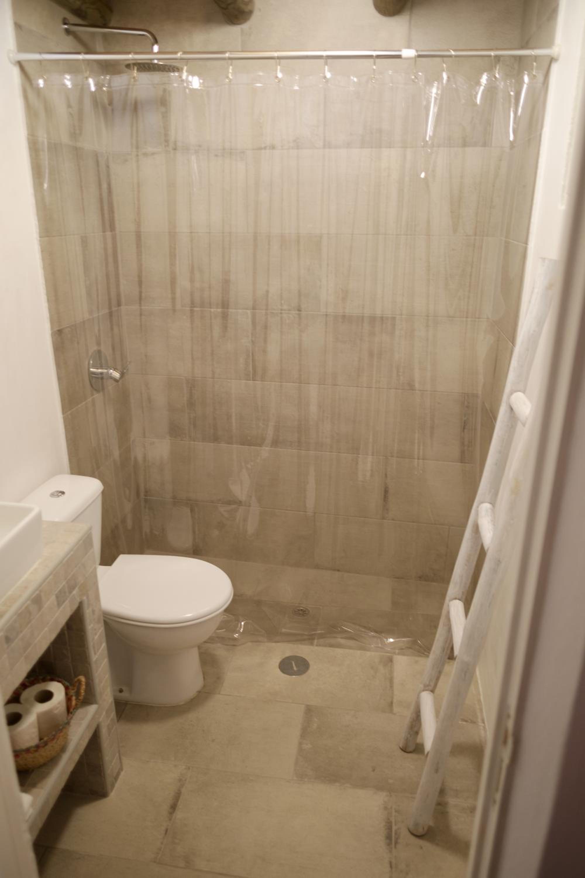 One-Bedroom Apartment - Photo 3