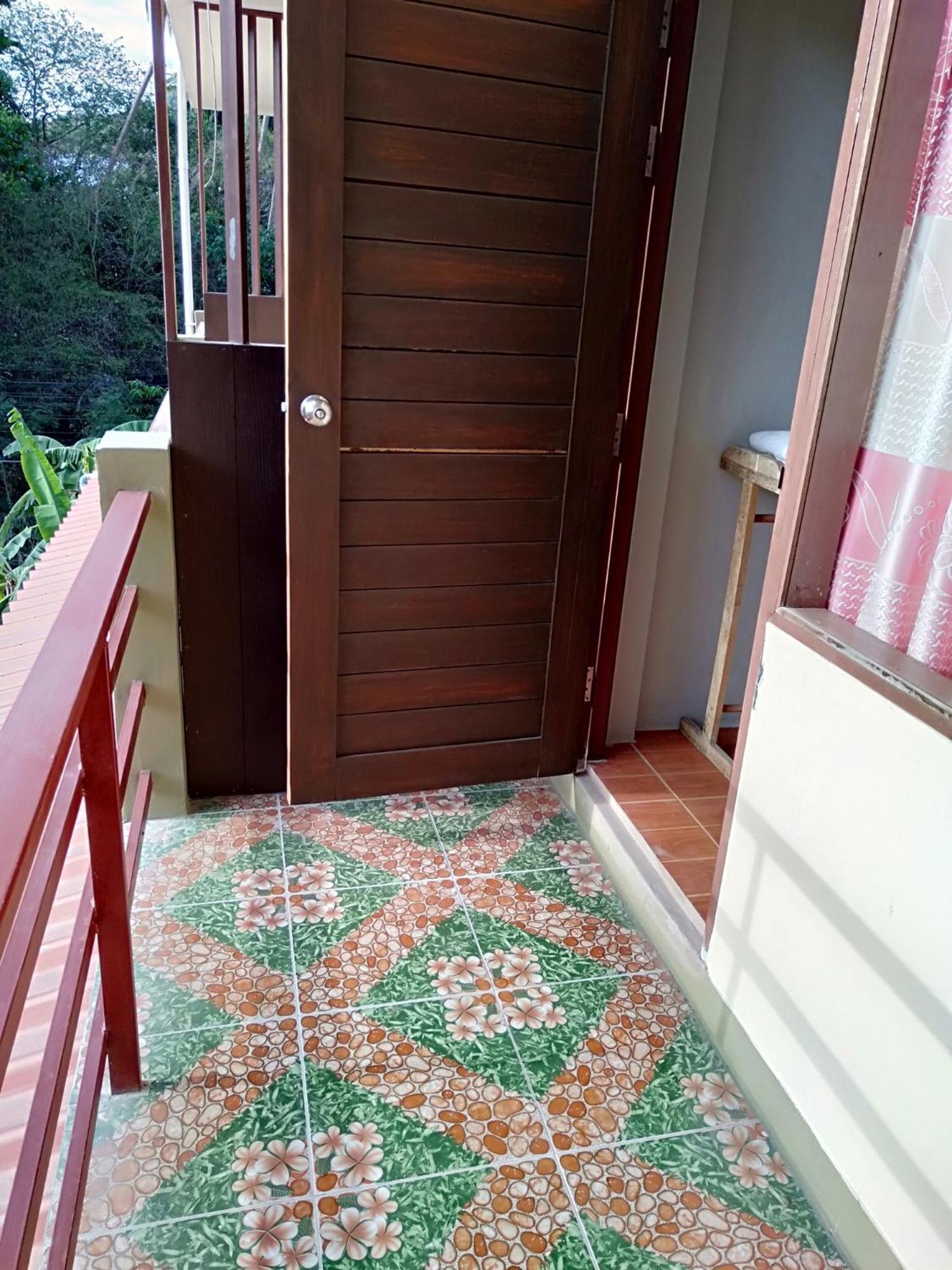 Apartment with Balcony - Photo 3