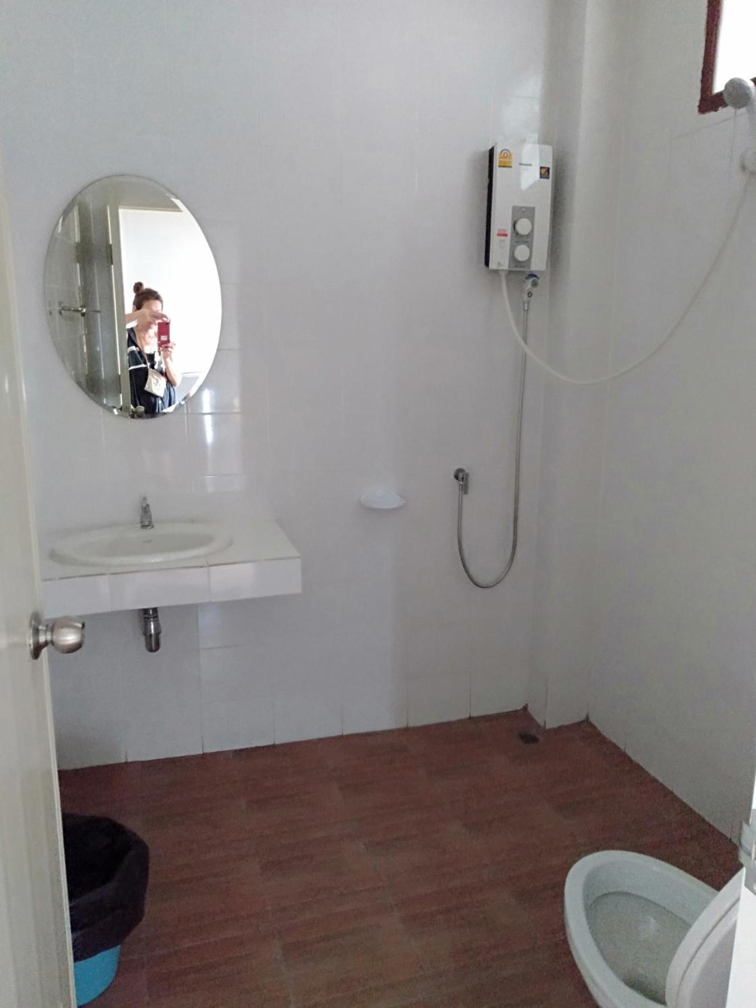 Apartment with Balcony - Photo 2