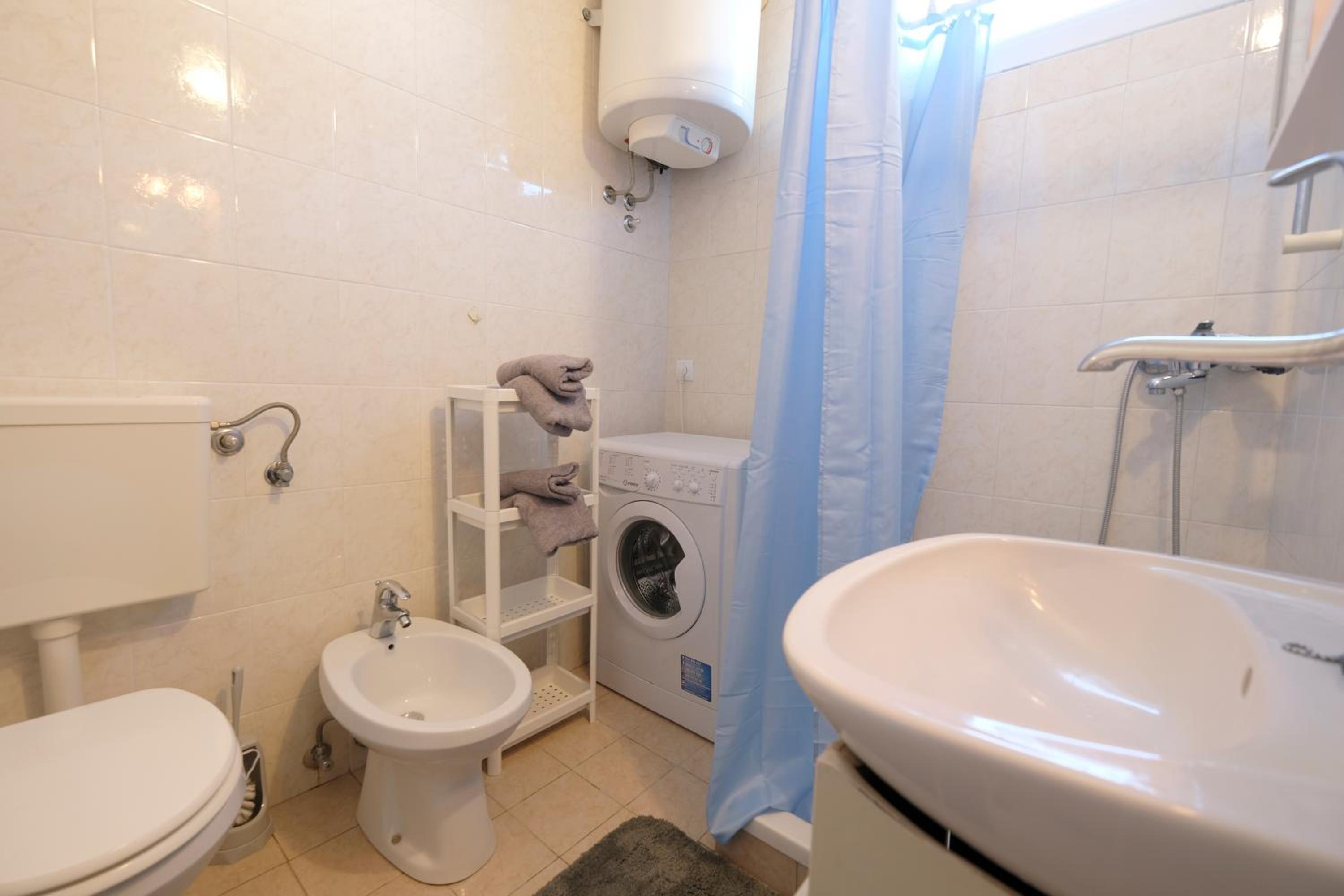 One-Bedroom Apartment - Photo 5