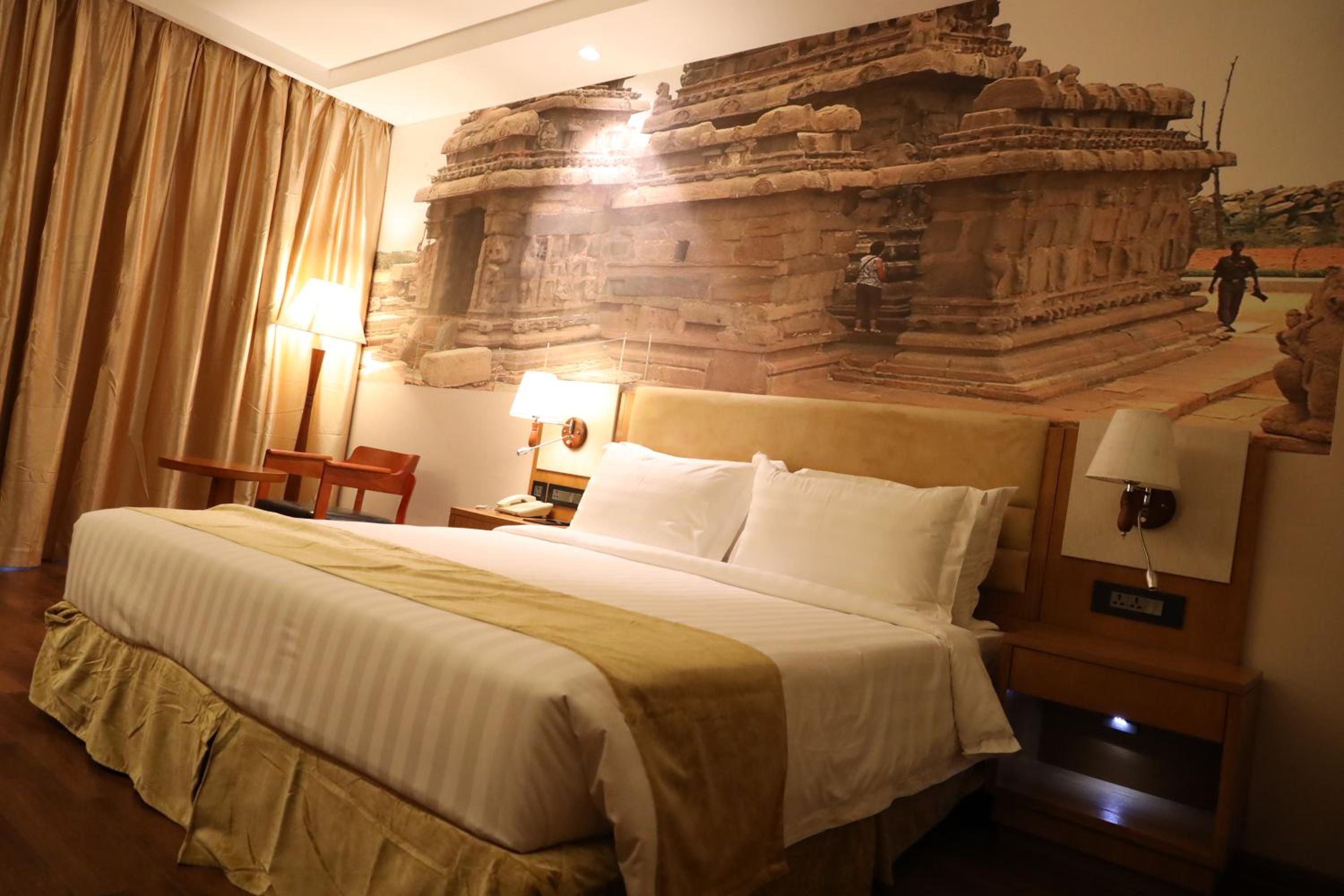 Deluxe Twin / King Room  - Photo 20
