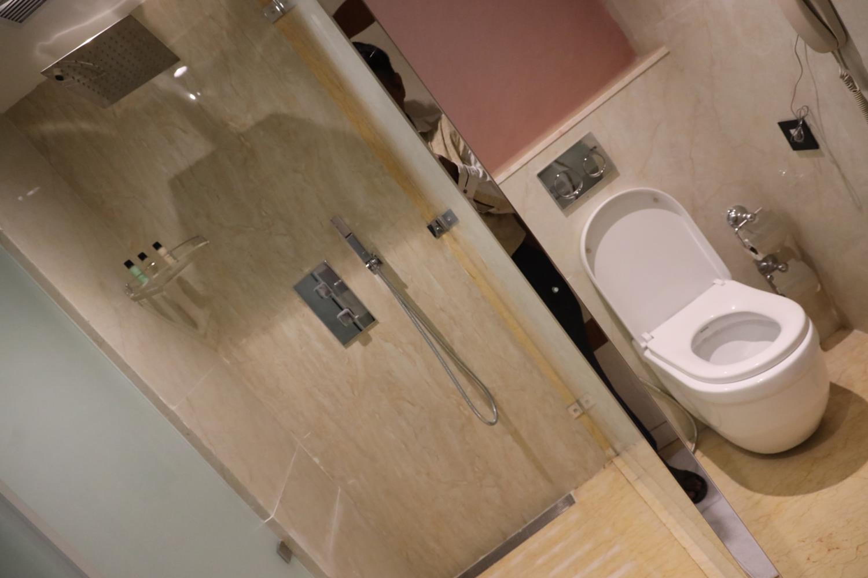 King Suite  - Photo 11