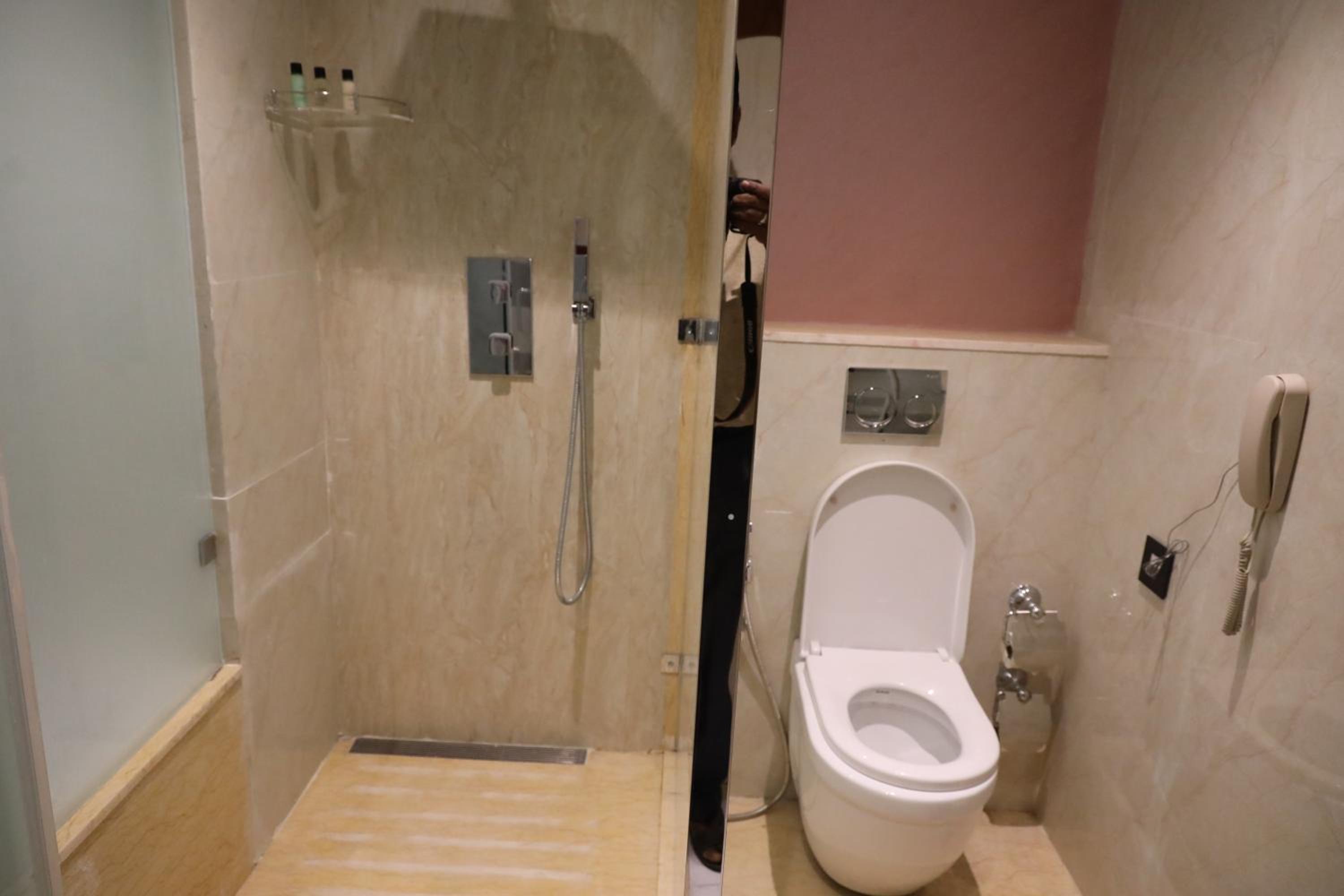 Queen Suite with 15% Discount on Food and Soft Beverages - Photo 12
