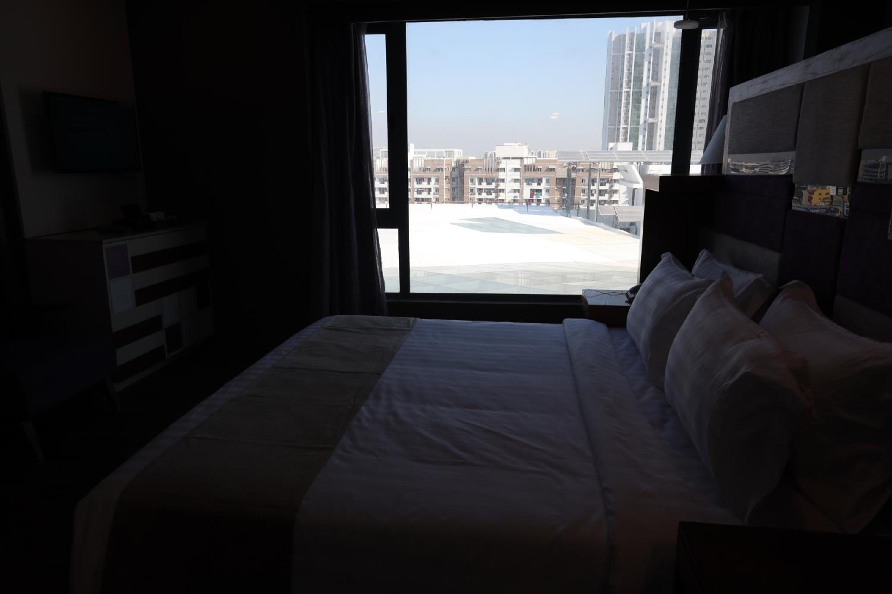 Queen Suite with 15% Discount on Food and Soft Beverages - Photo 3