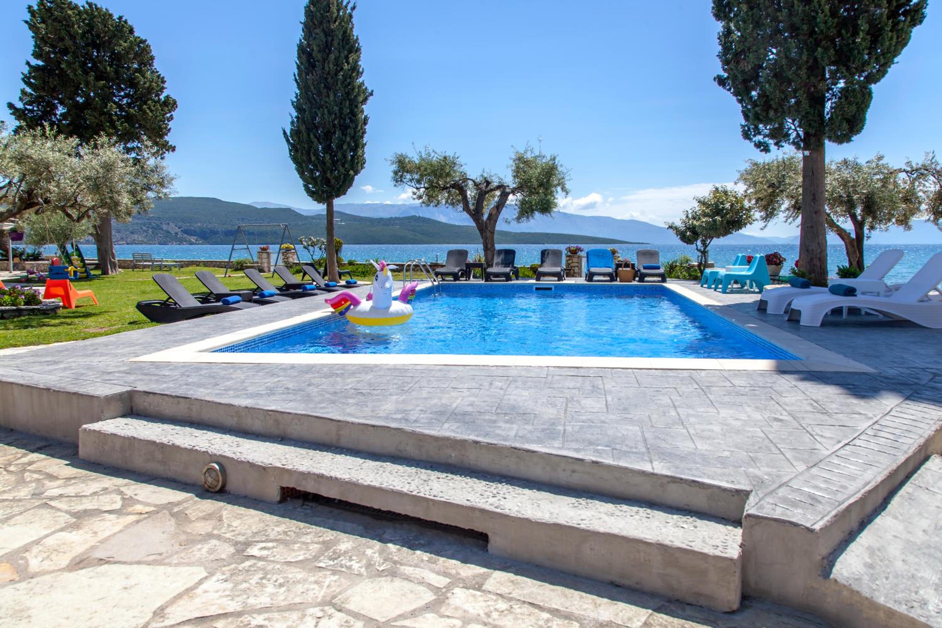 One-Bedroom Apartment with Sea View photo 3