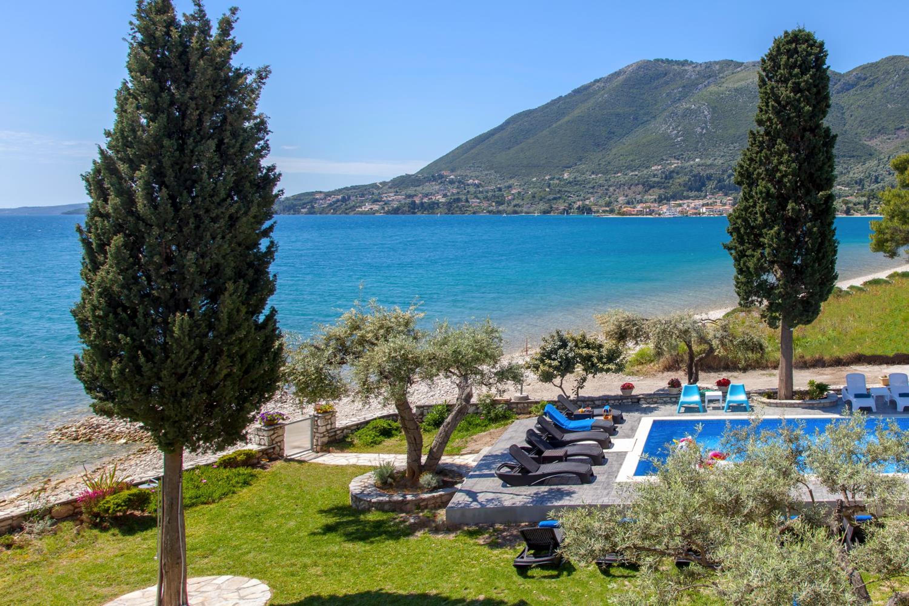 One-Bedroom Apartment with Sea View photo 2