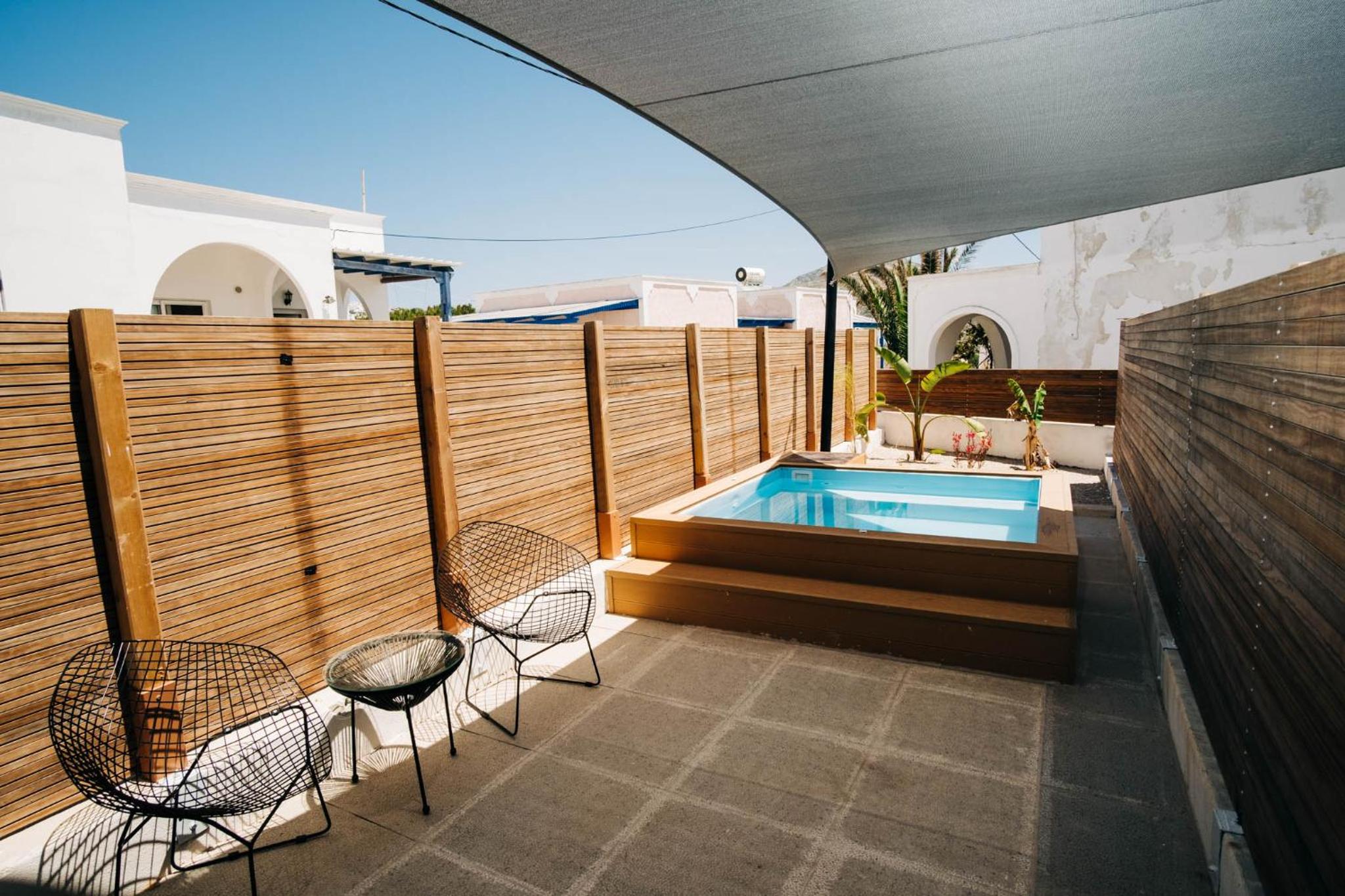 Deluxe Suite with Outdoor Hot Tub - Photo 28