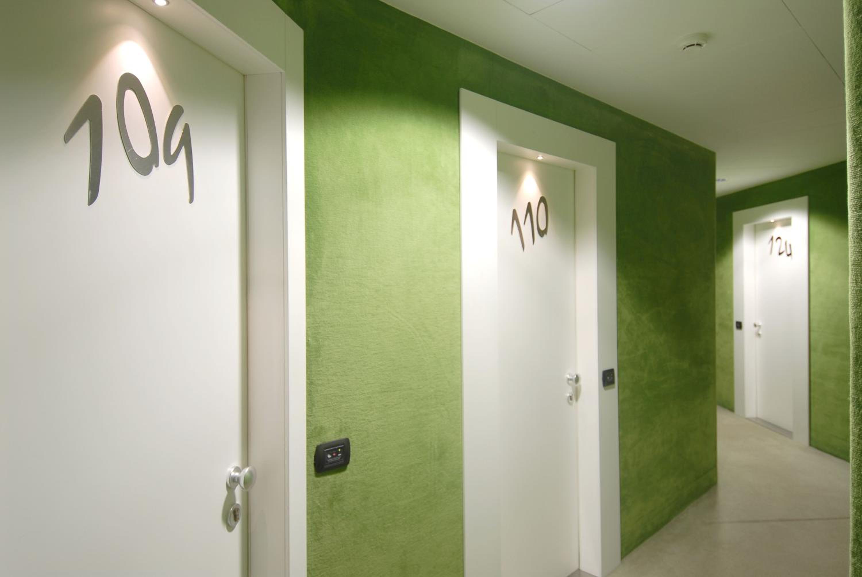 Twin Room - Photo 3