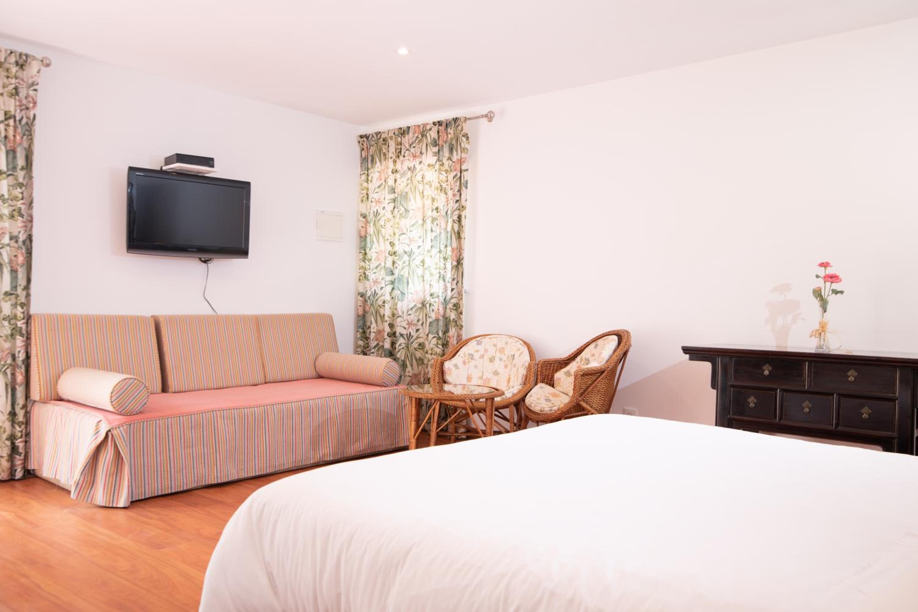 Family Room with Terrace - Photo 6