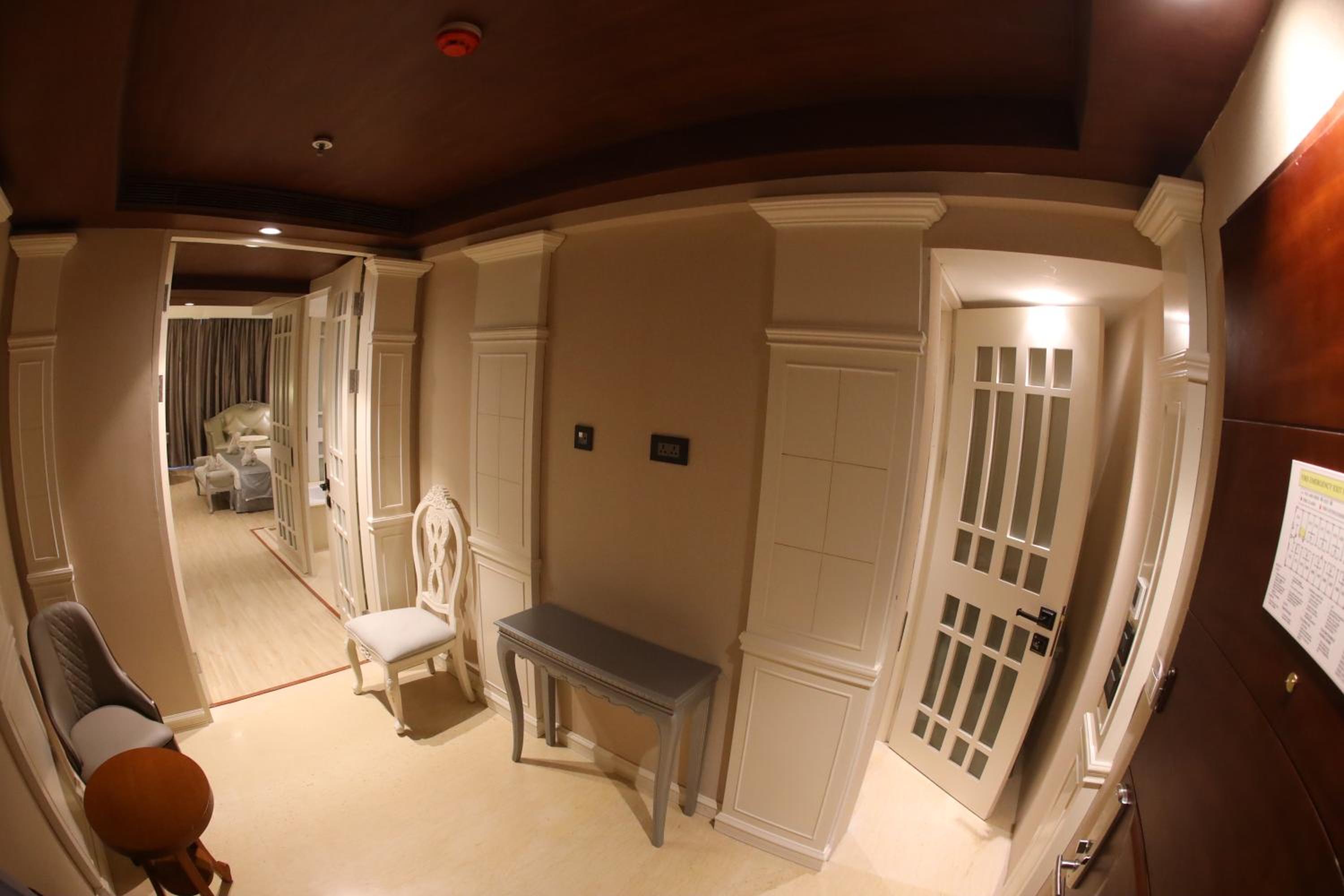 King Suite  - Photo 36
