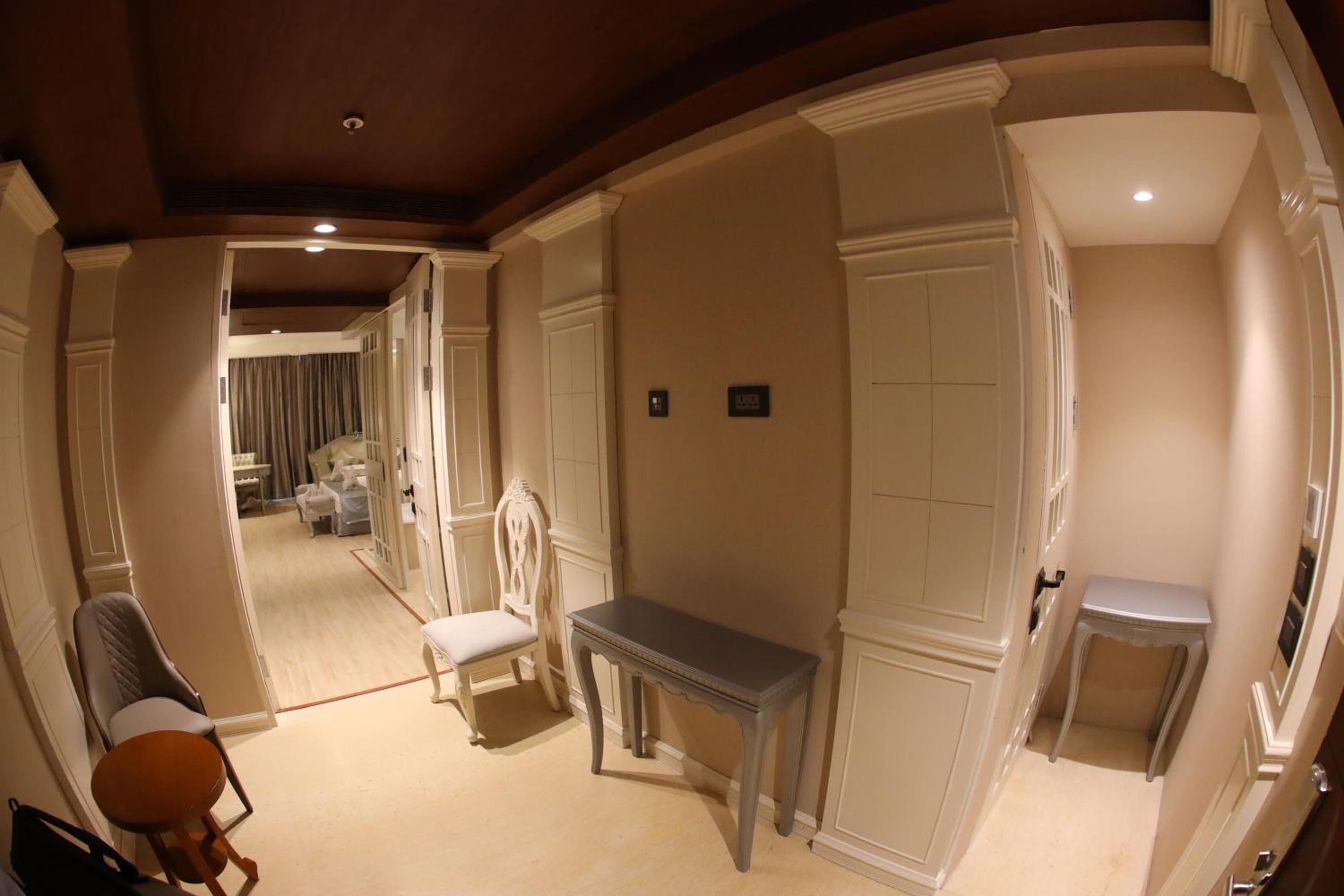 King Suite  - Photo 32