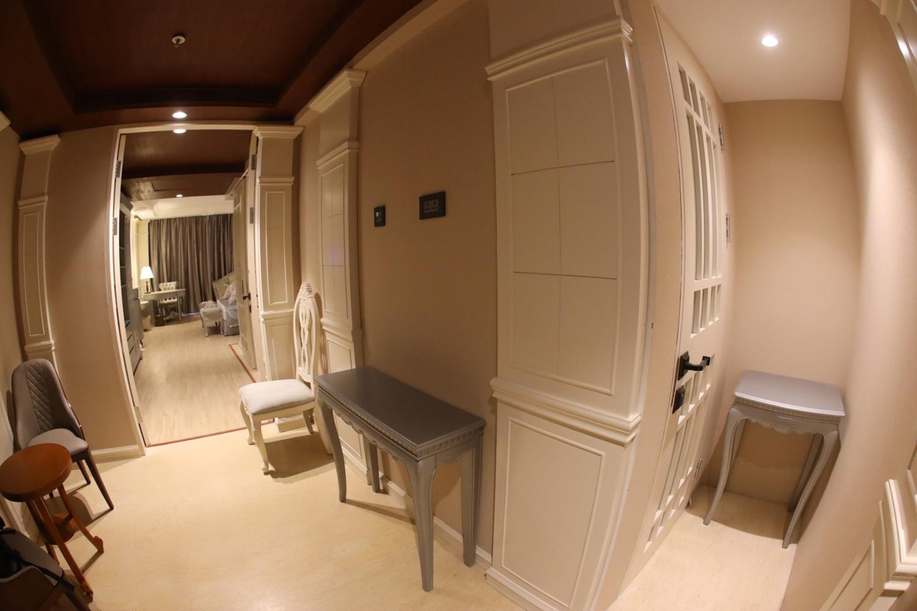 King Suite  - Photo 31