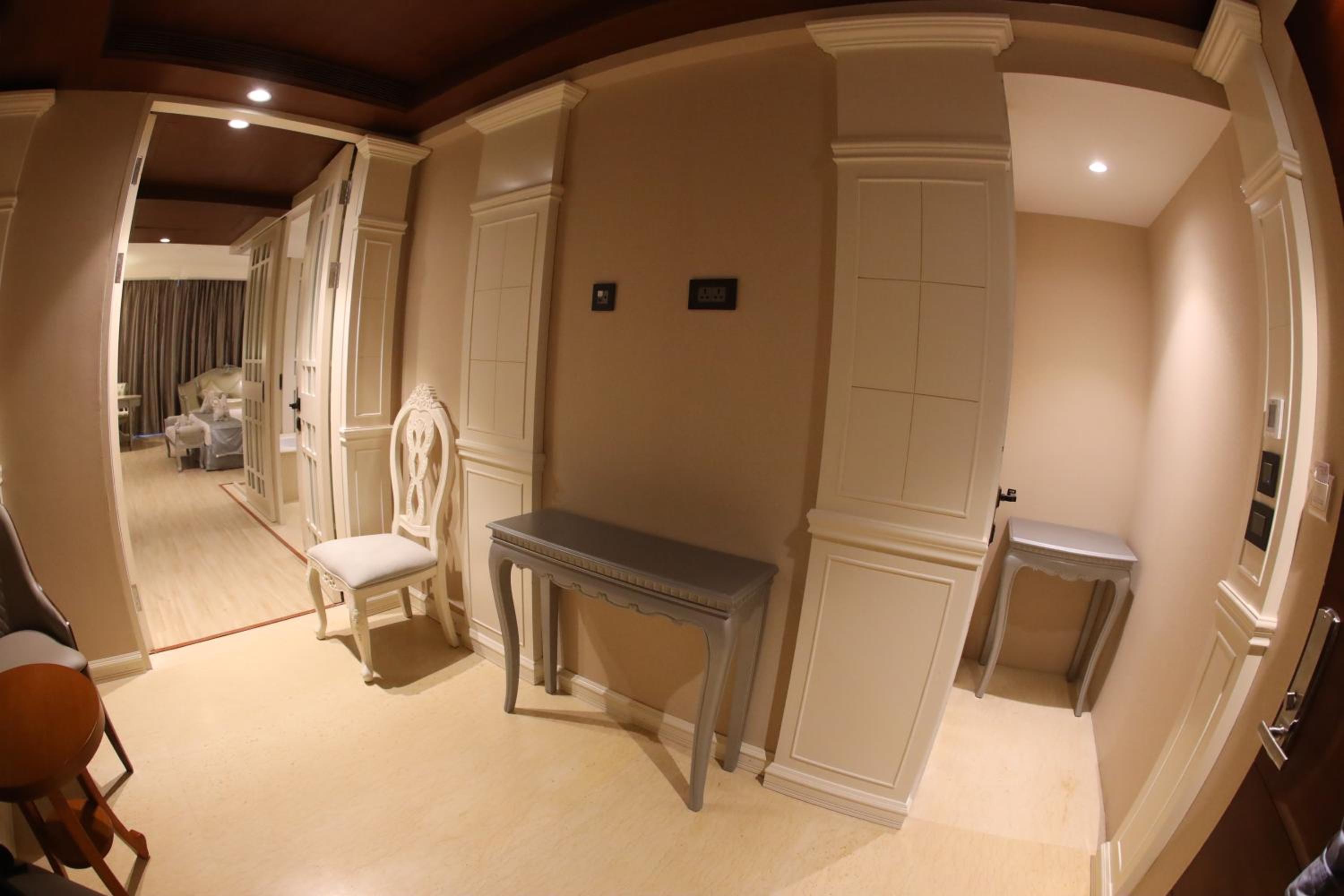 King Suite  - Photo 29