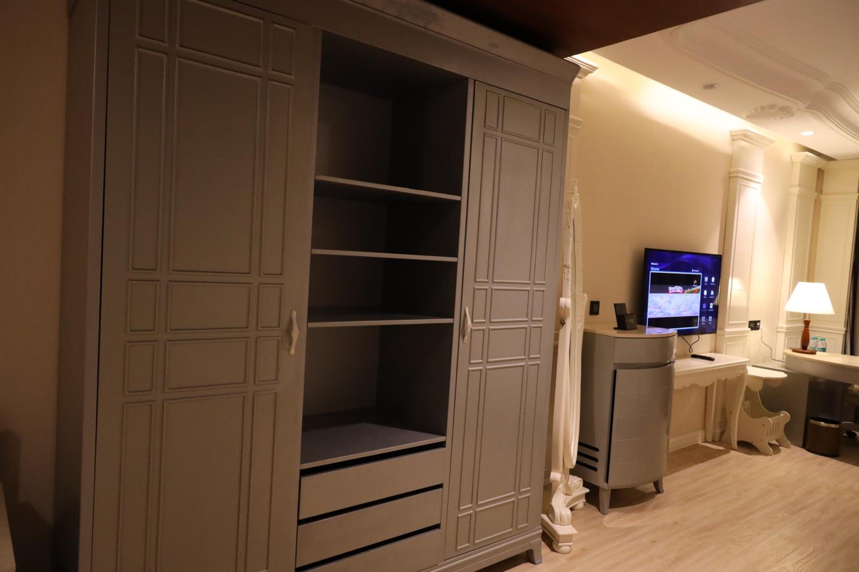King Suite  - Photo 27