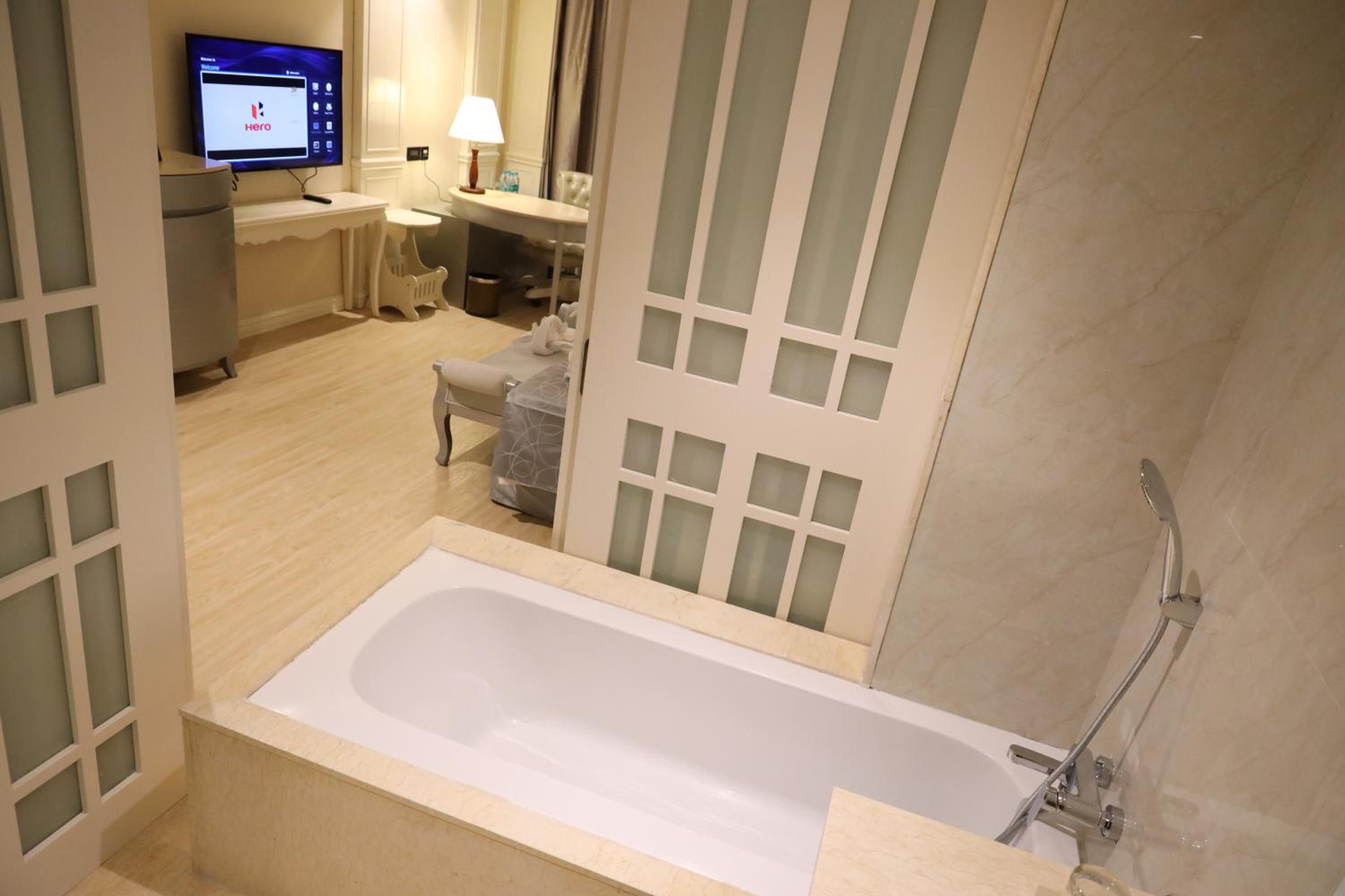King Suite  - Photo 26