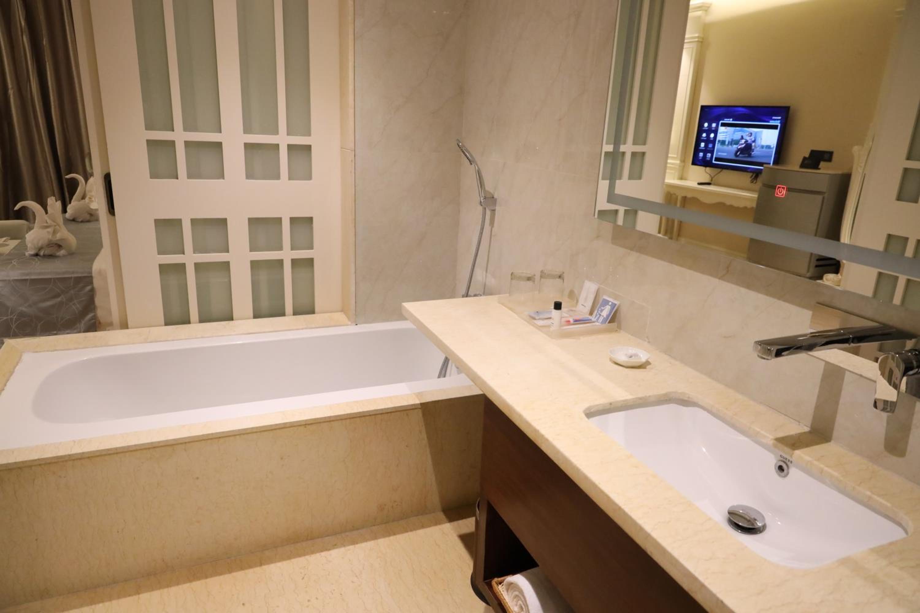 King Suite  - Photo 25