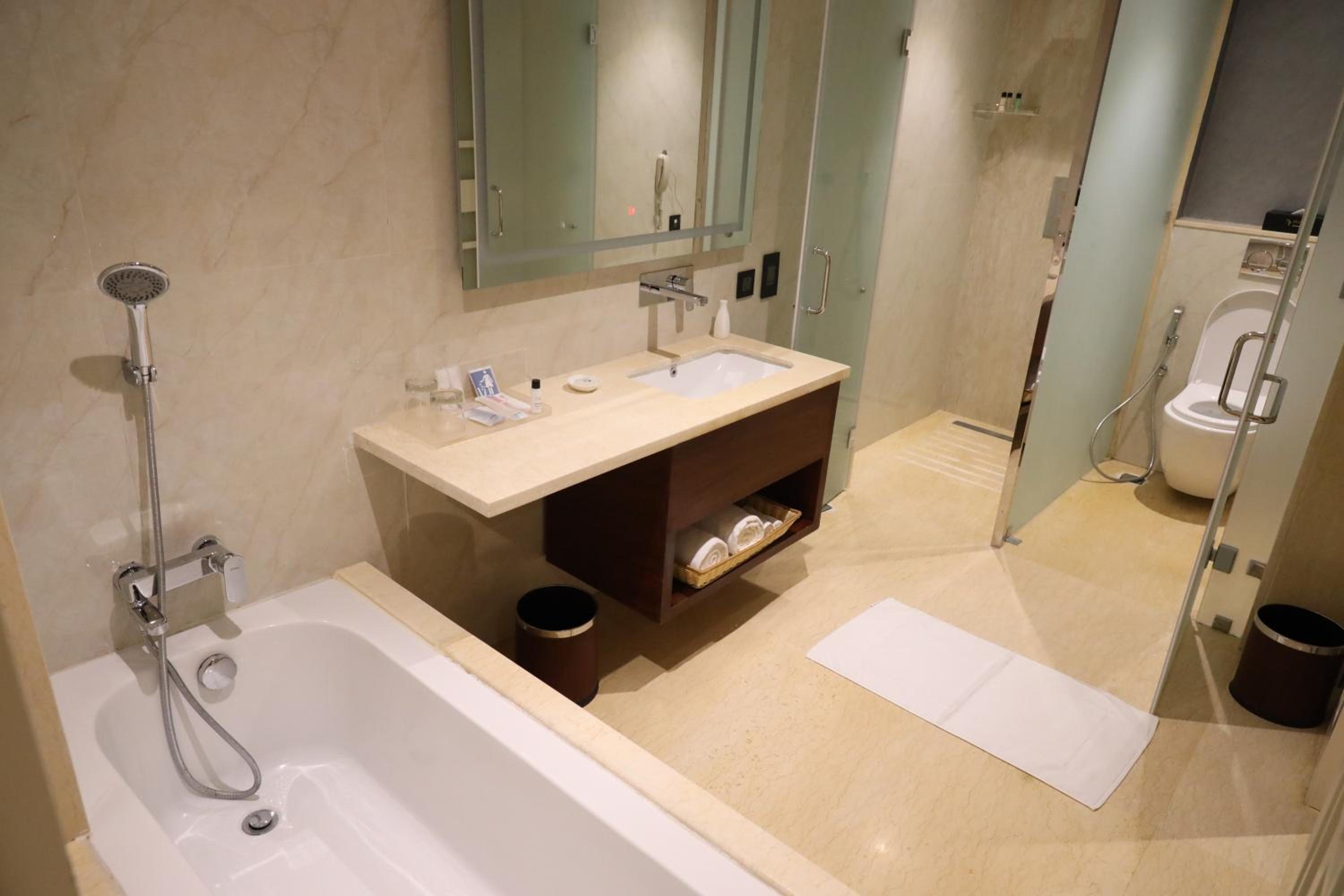 King Suite  - Photo 23