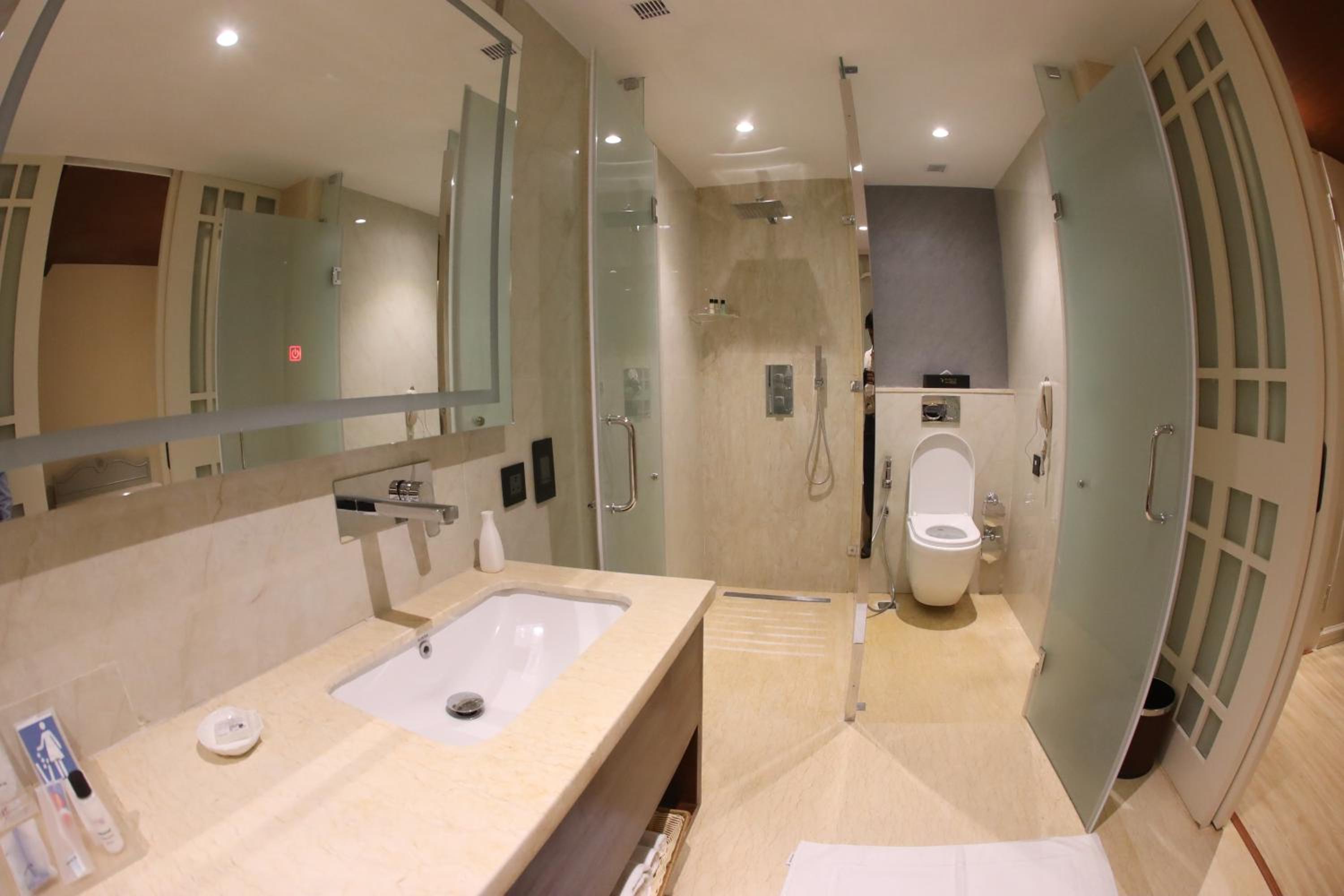 King Suite  - Photo 21