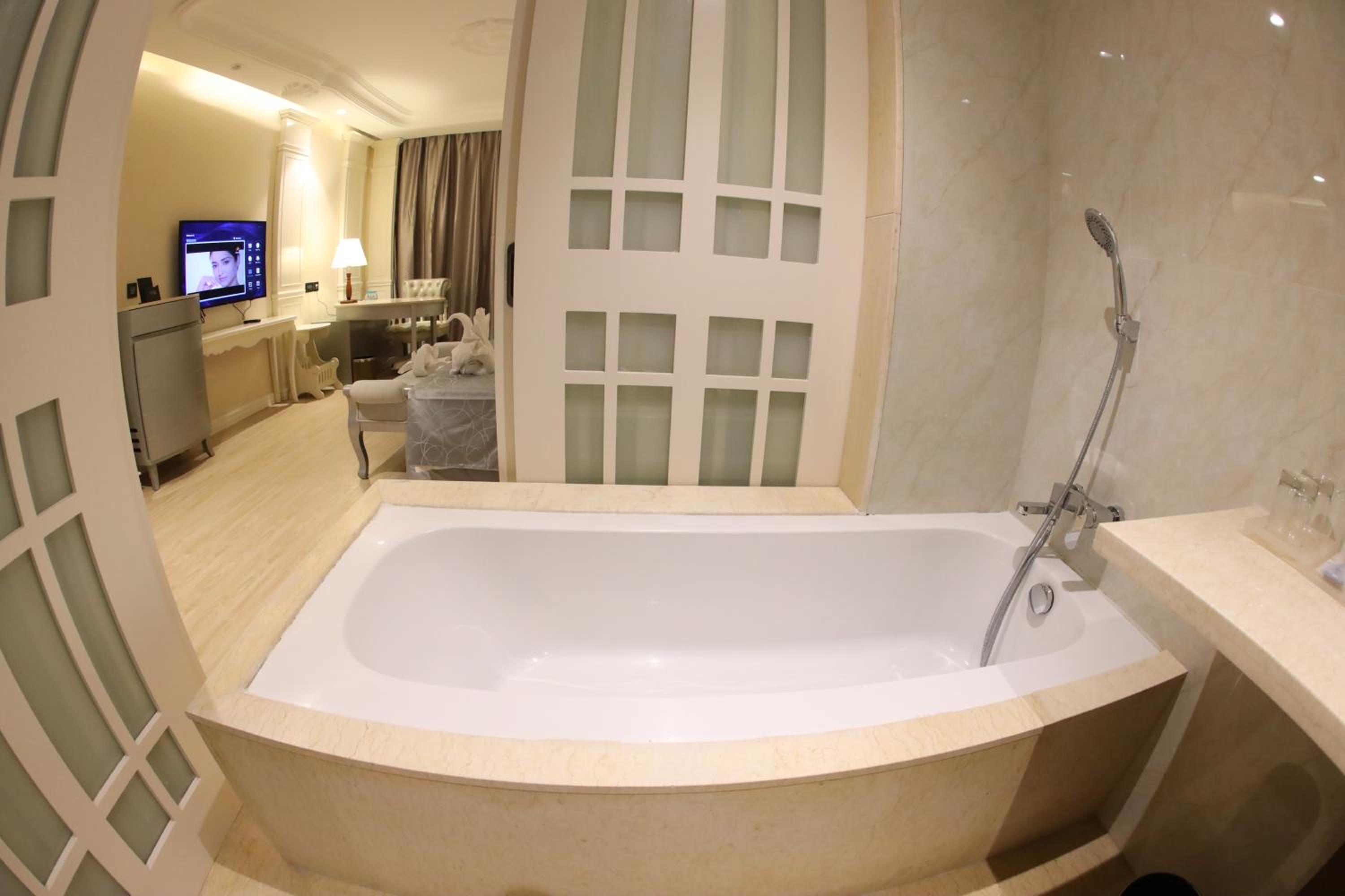 King Suite  - Photo 20