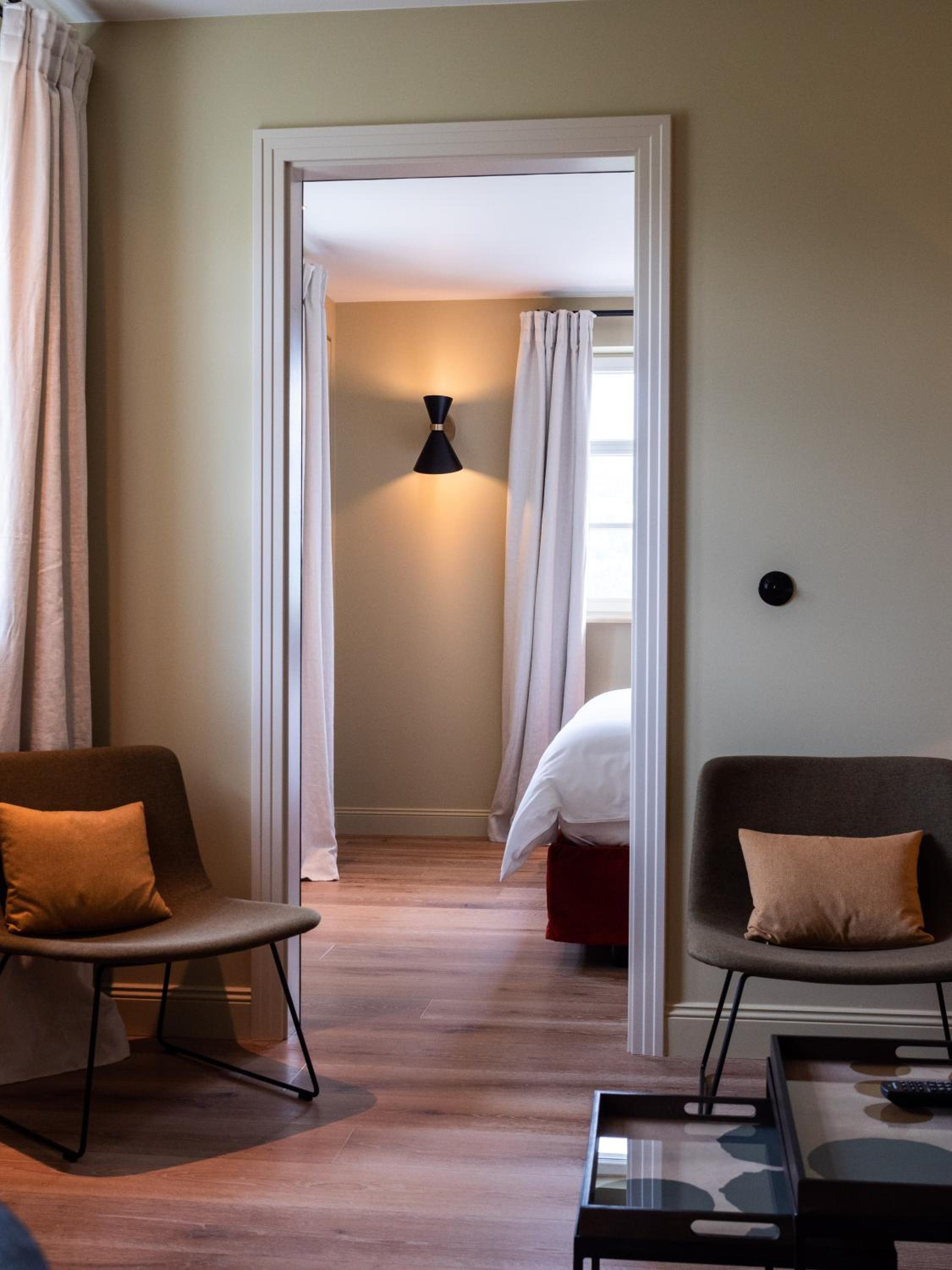 Deluxe King Suite photo 3