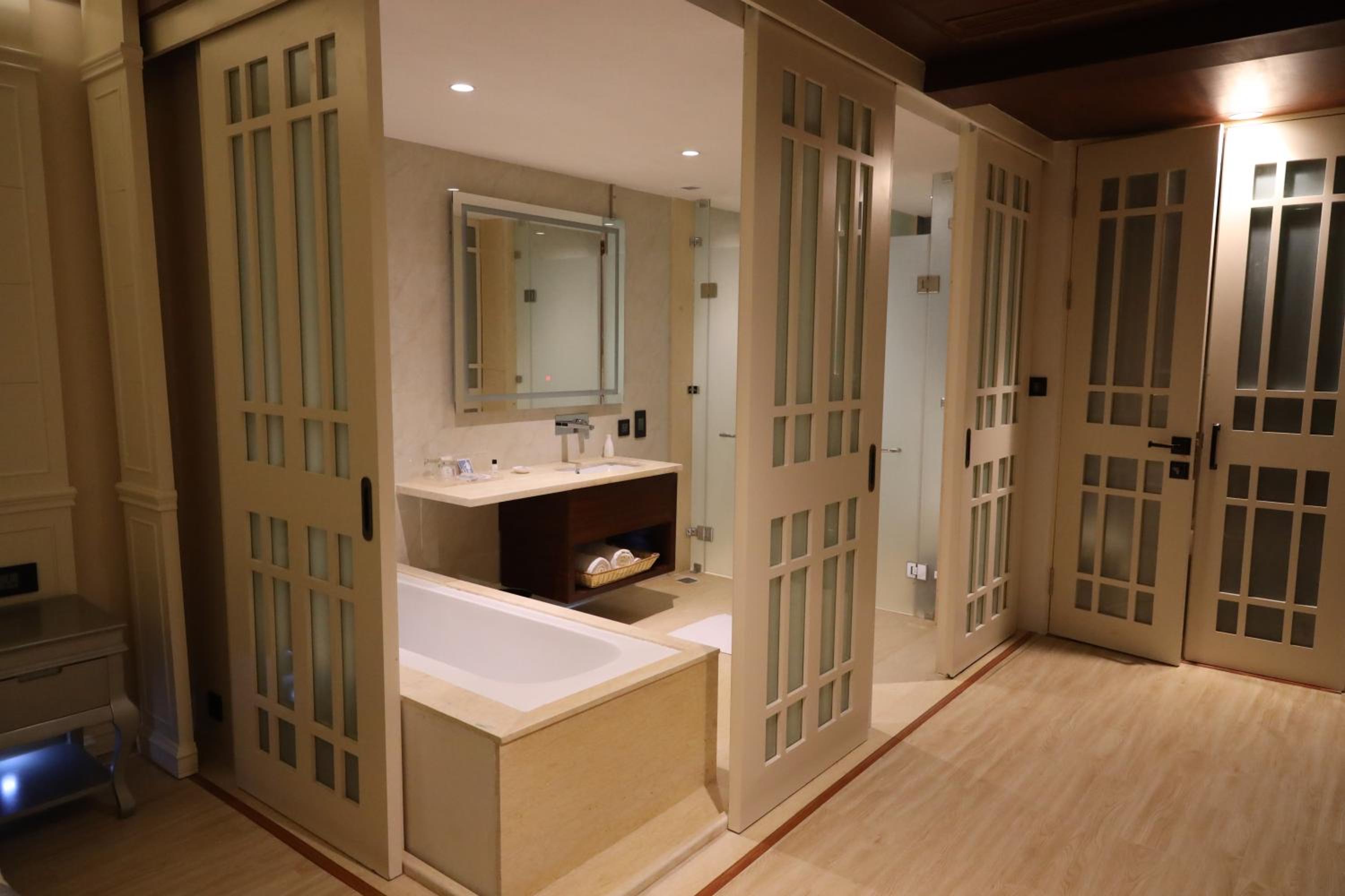 King Suite  - Photo 14