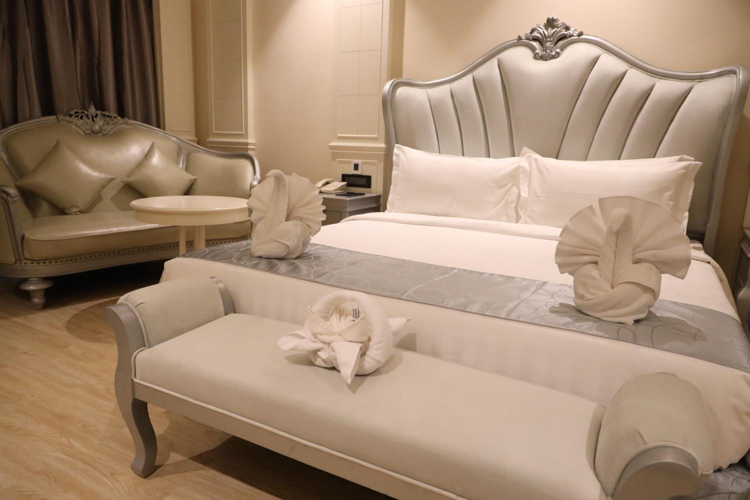 King Suite  - Photo 42