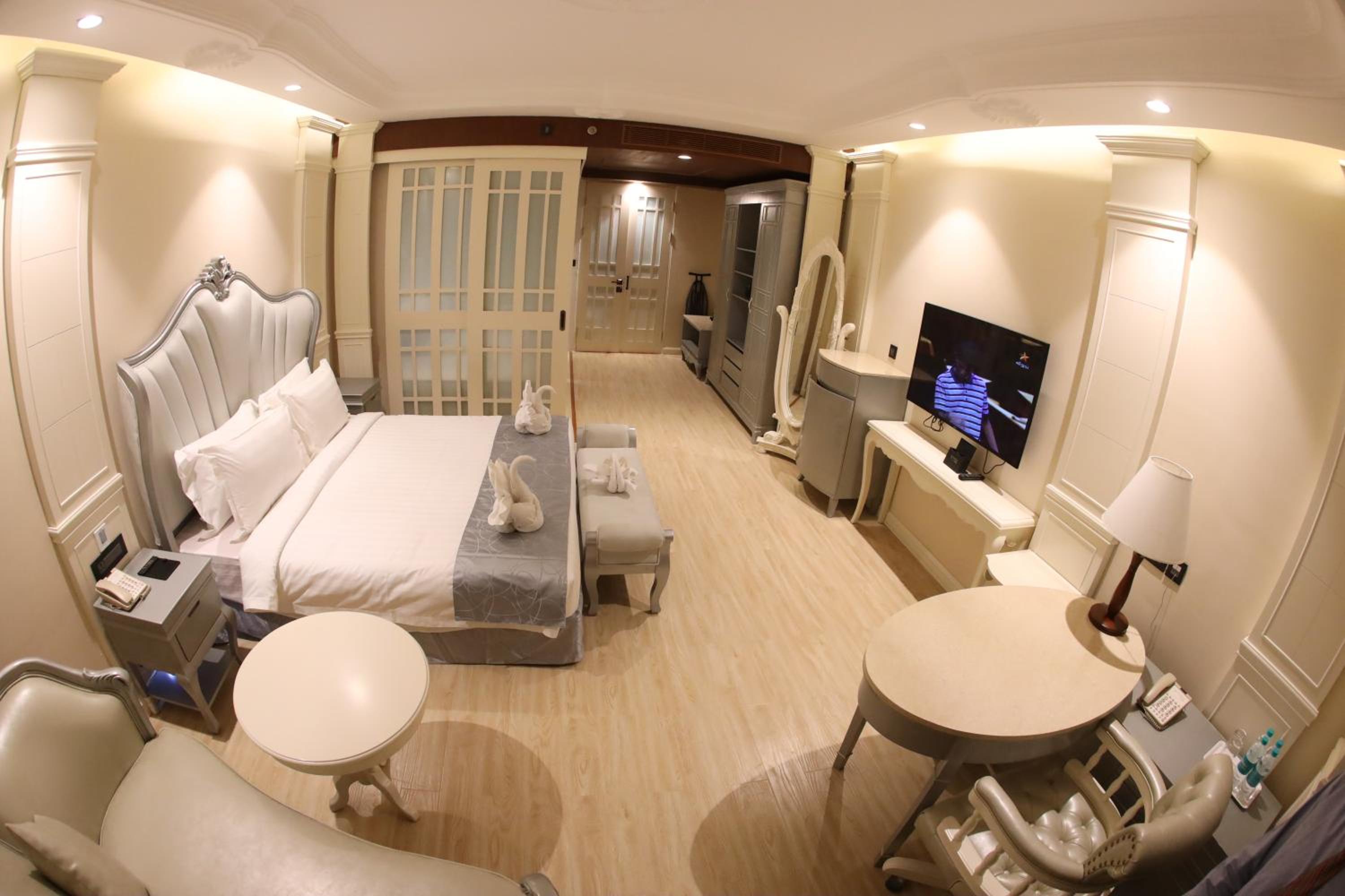 King Suite  - Photo 39