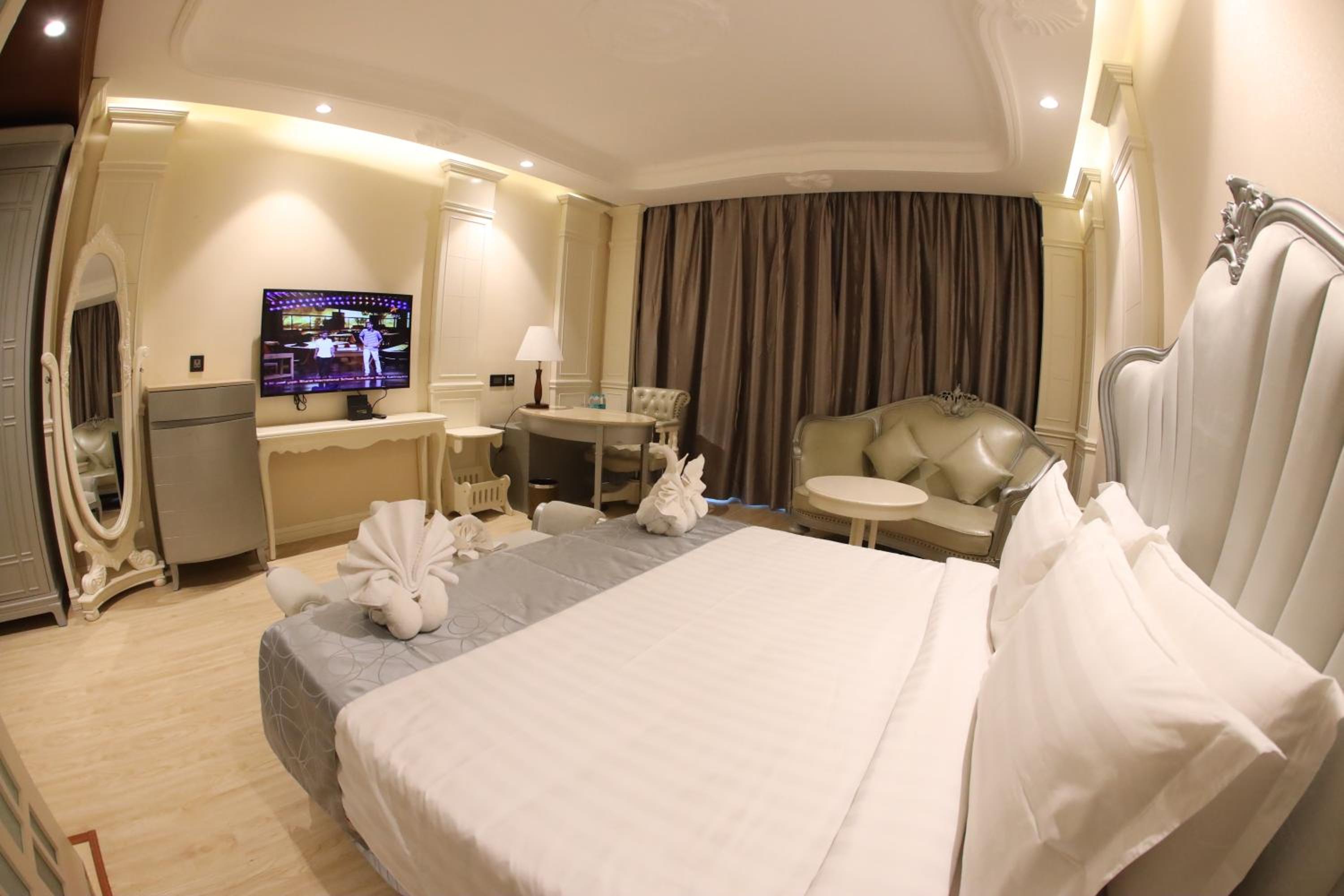 King Suite  - Photo 2