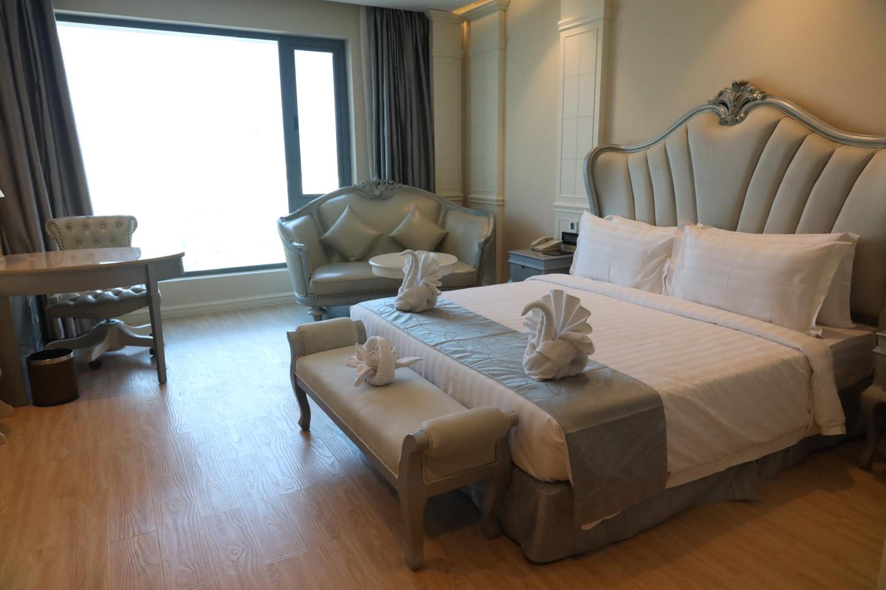 King Suite  - Photo 6