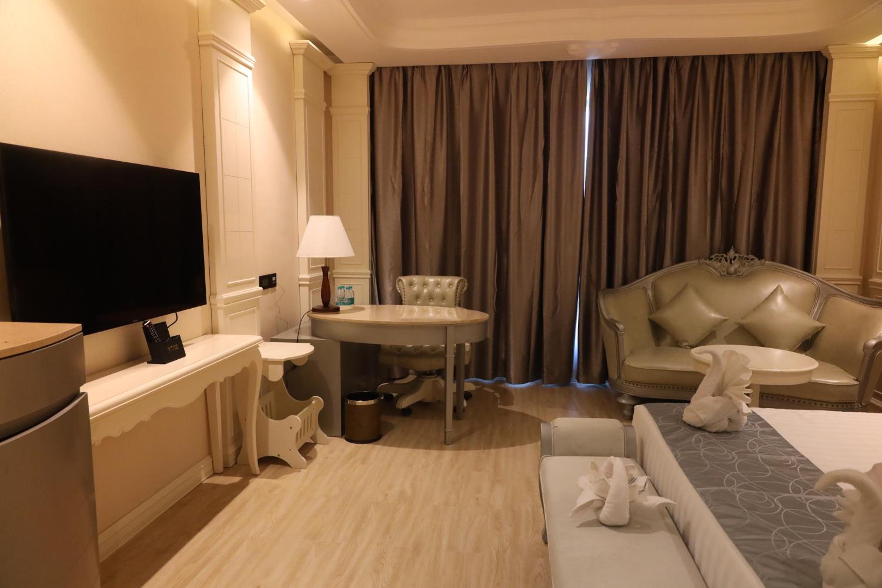 King Suite  - Photo 8