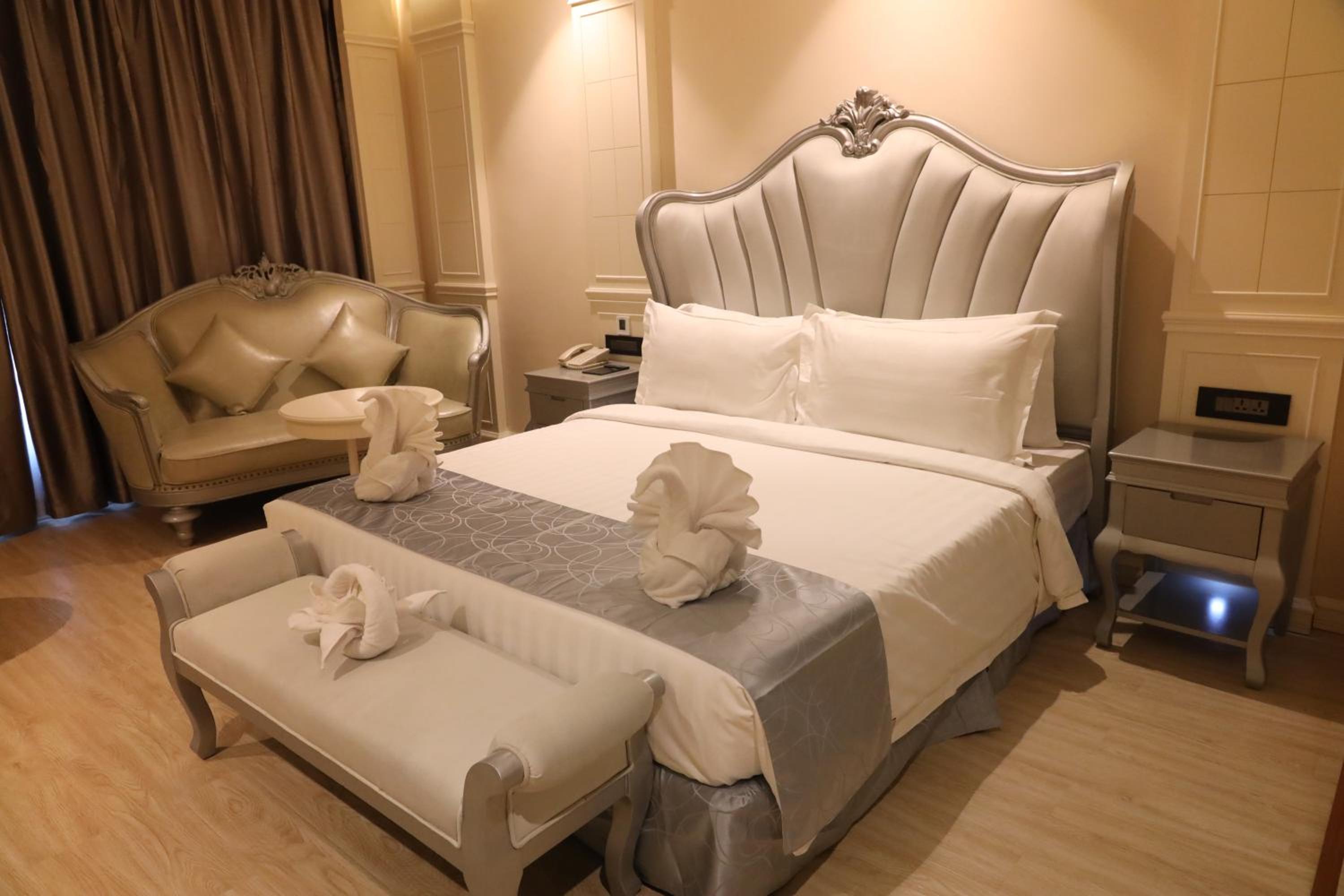 King Suite  - Photo 9