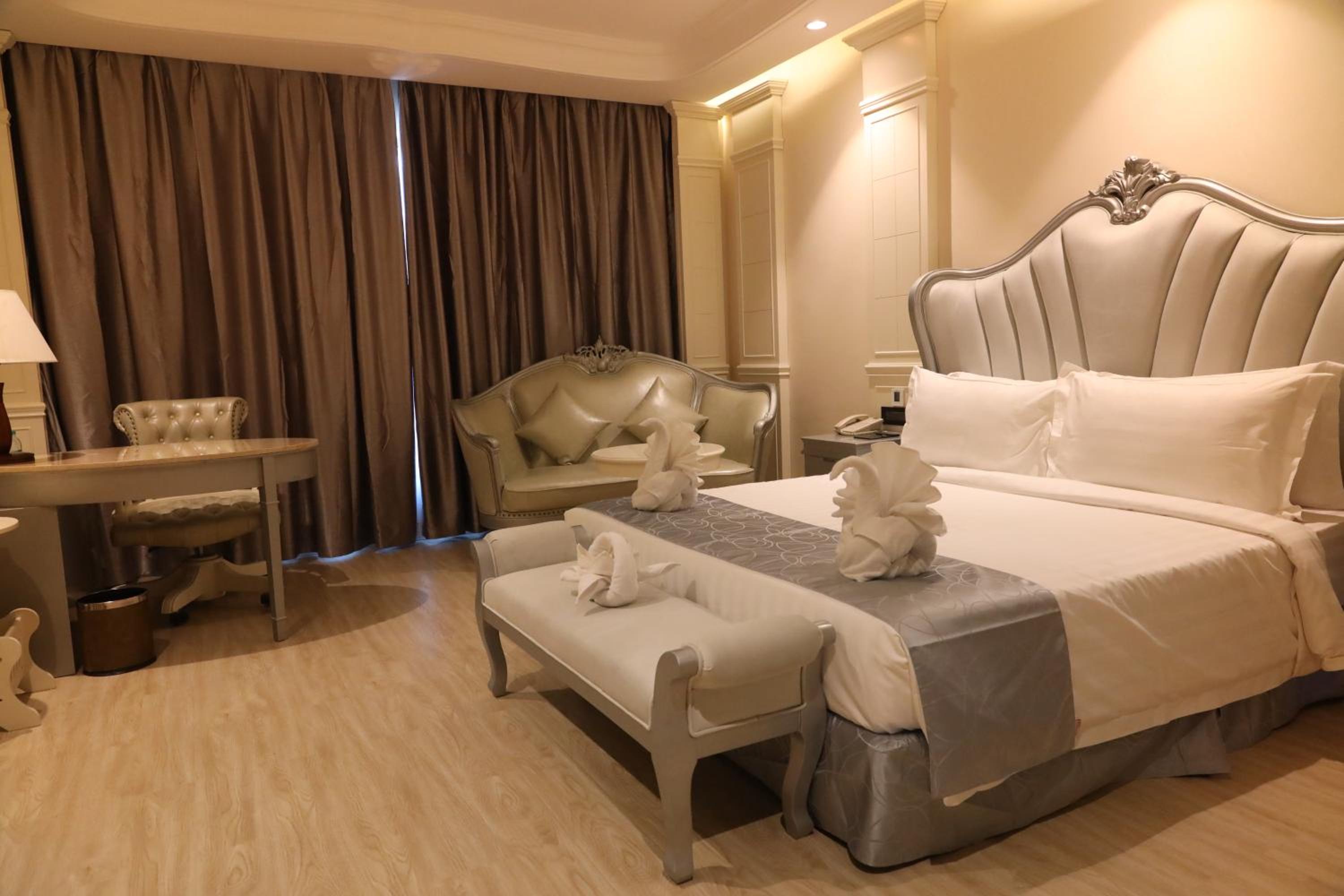 King Suite  - Photo 37