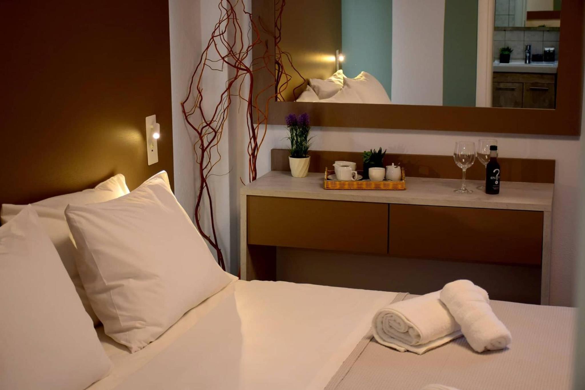 Standard Double Room - Photo 16