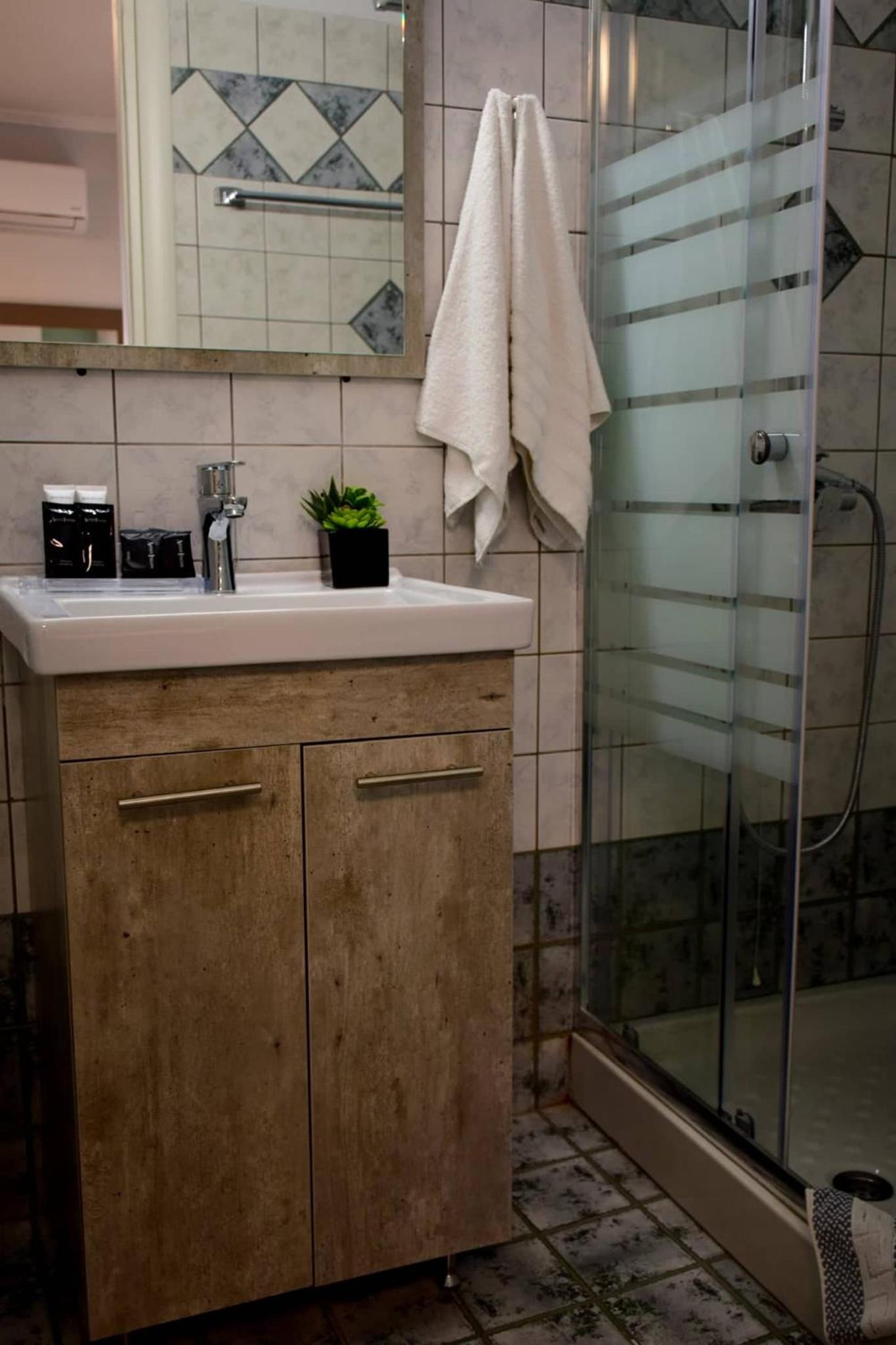 Standard Double Room - Photo 21