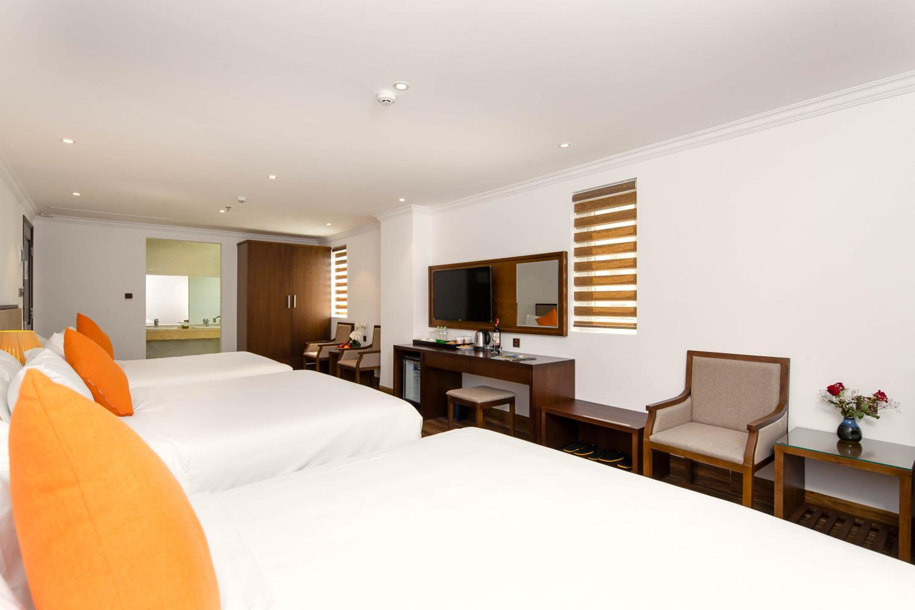 Deluxe Family Room - Photo 7