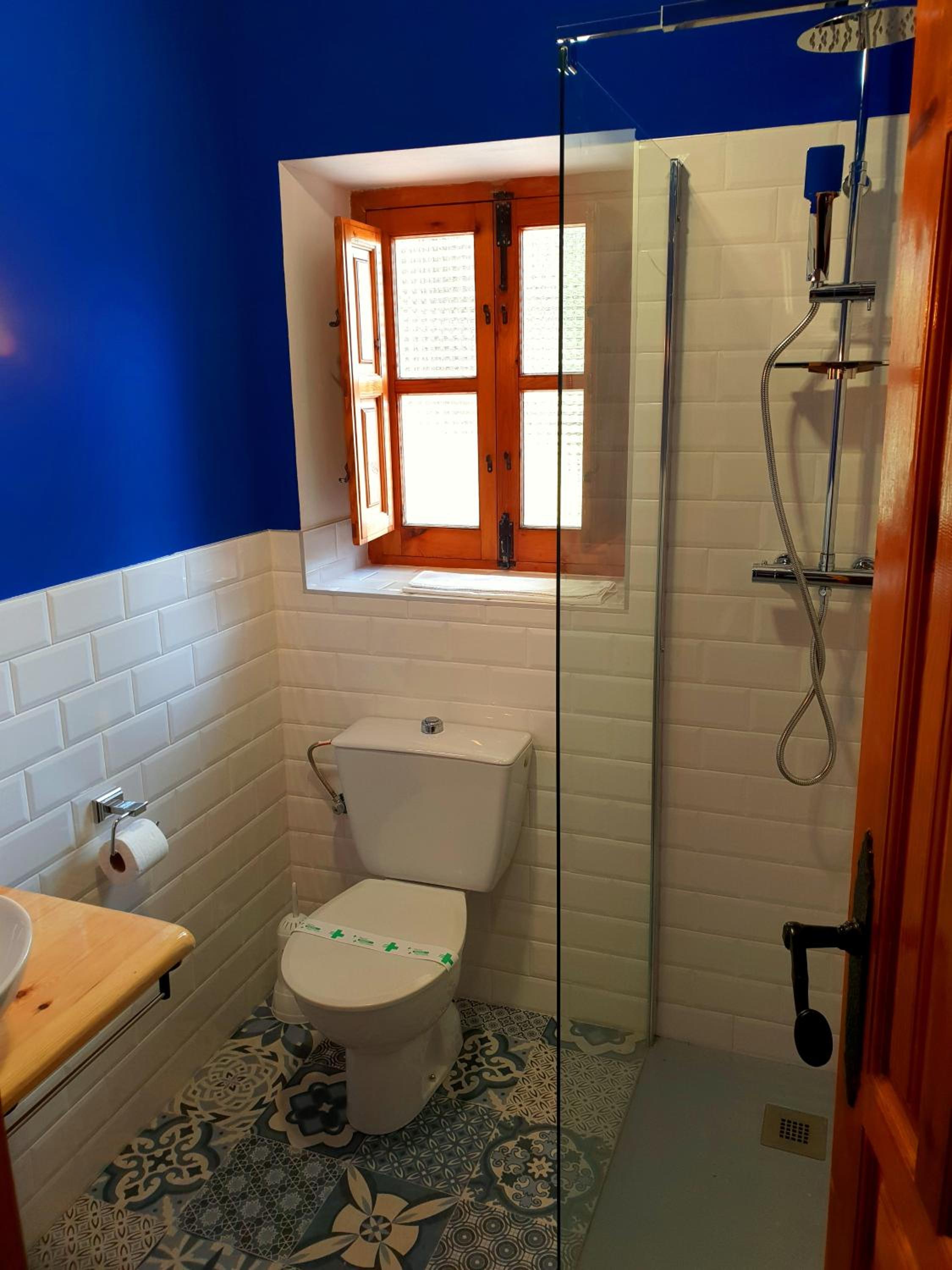 Twin Room with Shower photo 2