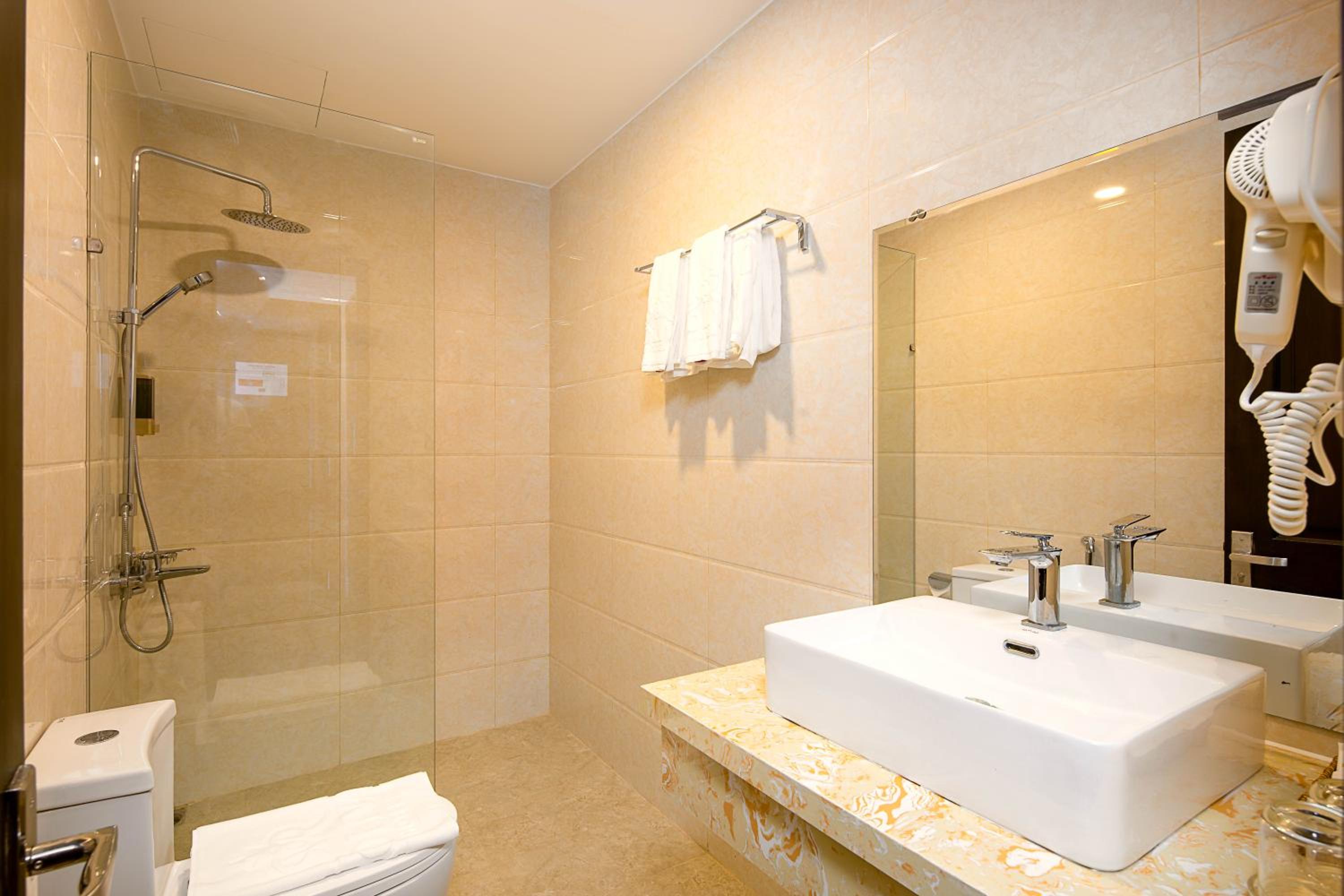 One-Bedroom Apartment - Photo 2