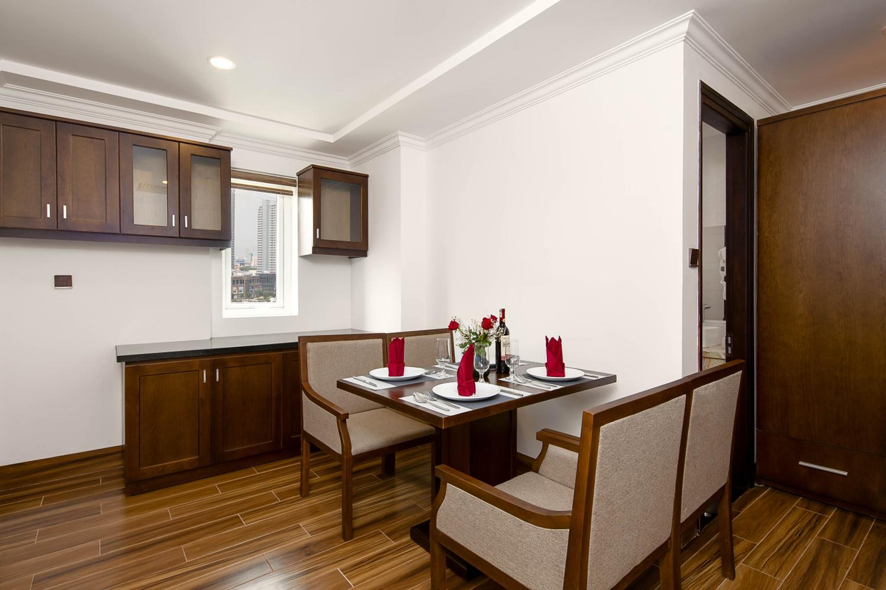 One-Bedroom Apartment - Photo 3